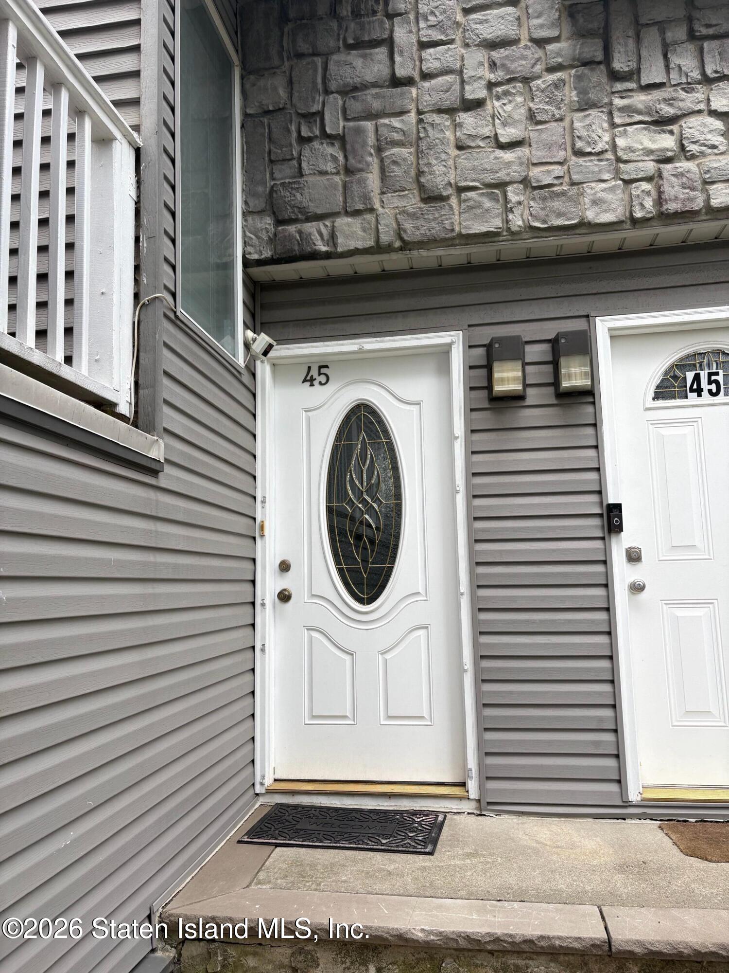 45 A Regal Walk Image 1