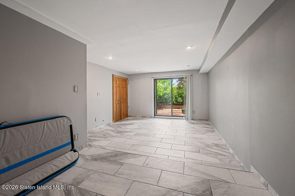 340 Hillbrook Drive, Staten Island, NY, 10305 image 22