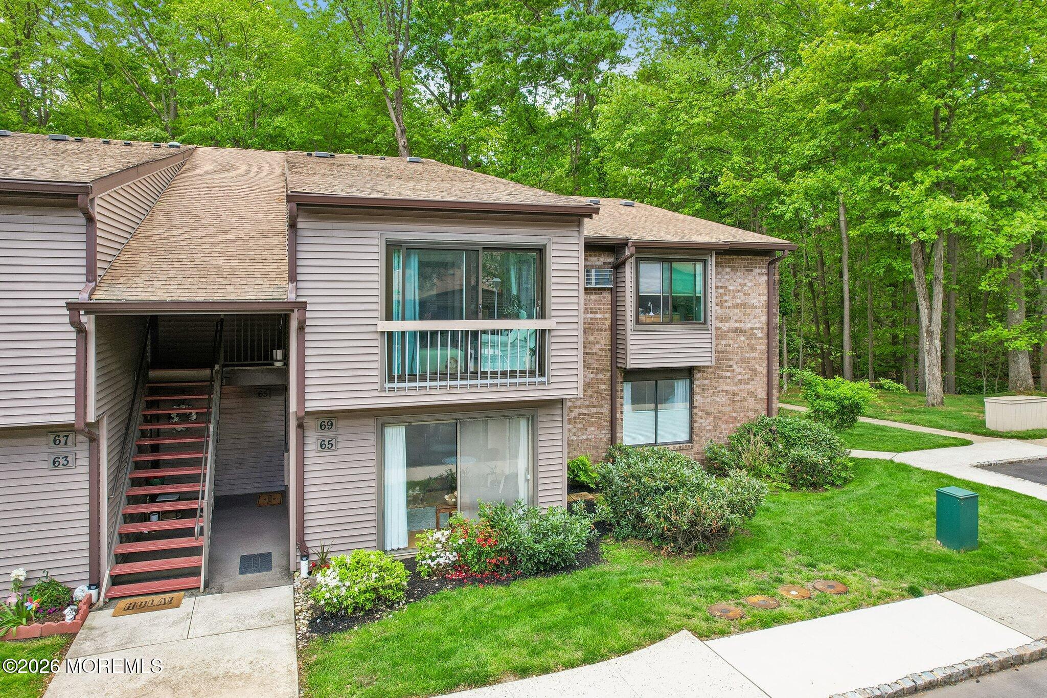 65 Lexington Court Image 1