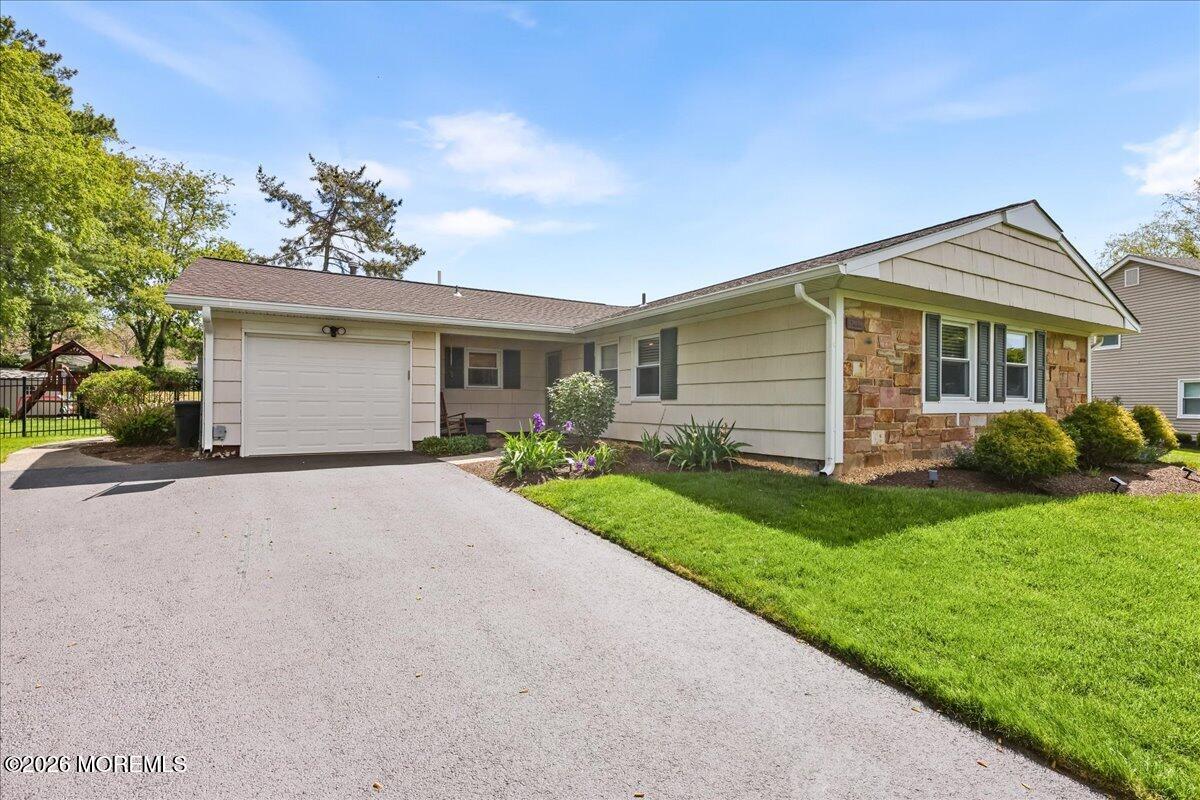 12 Clinton Drive Image 2
