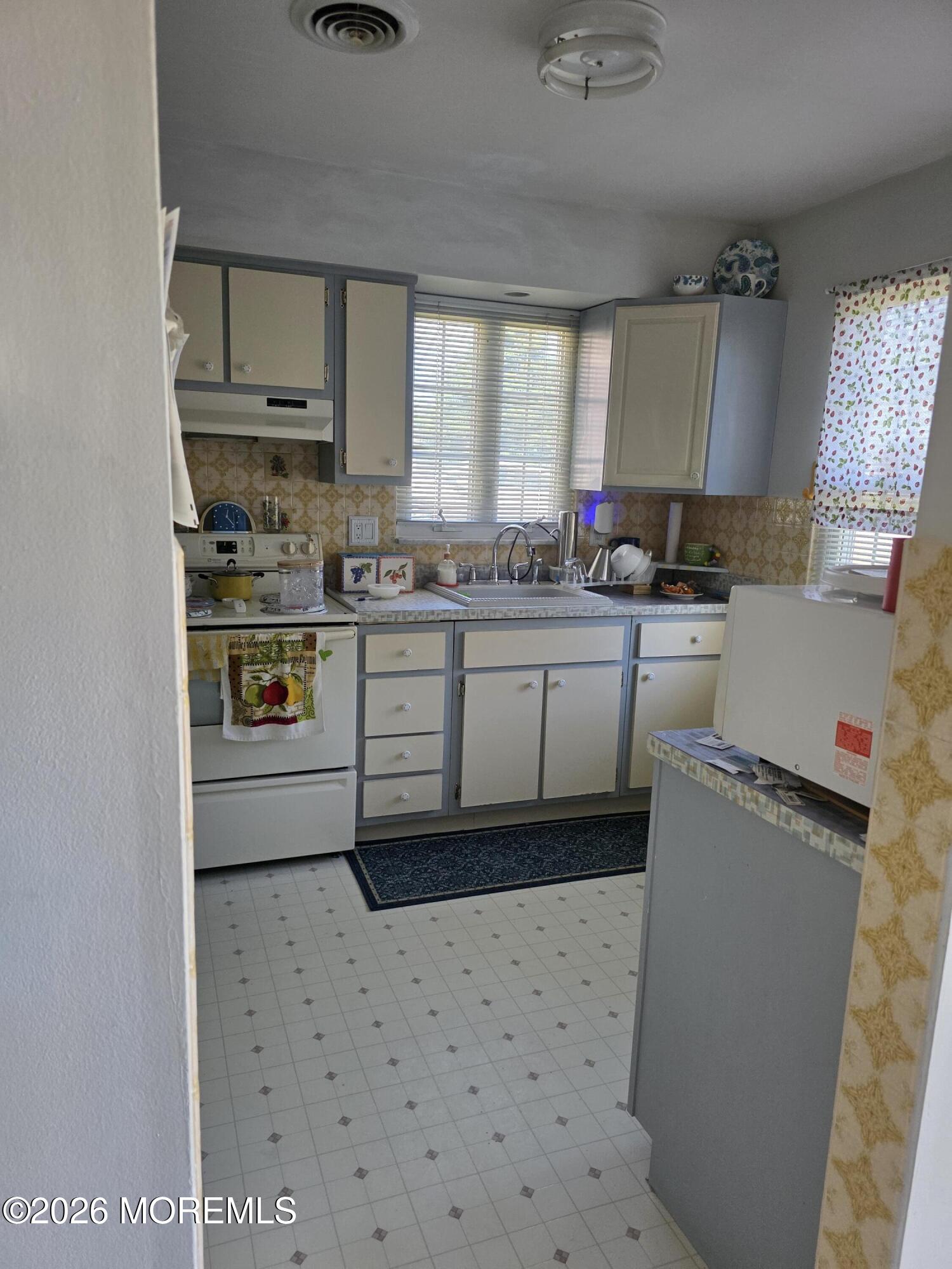 24 Milford Avenue 52 Image 2