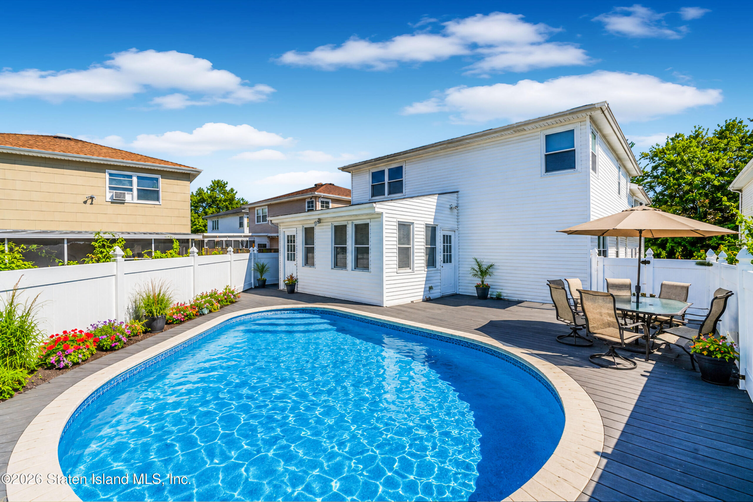 102 Saxon Avenue Image 4