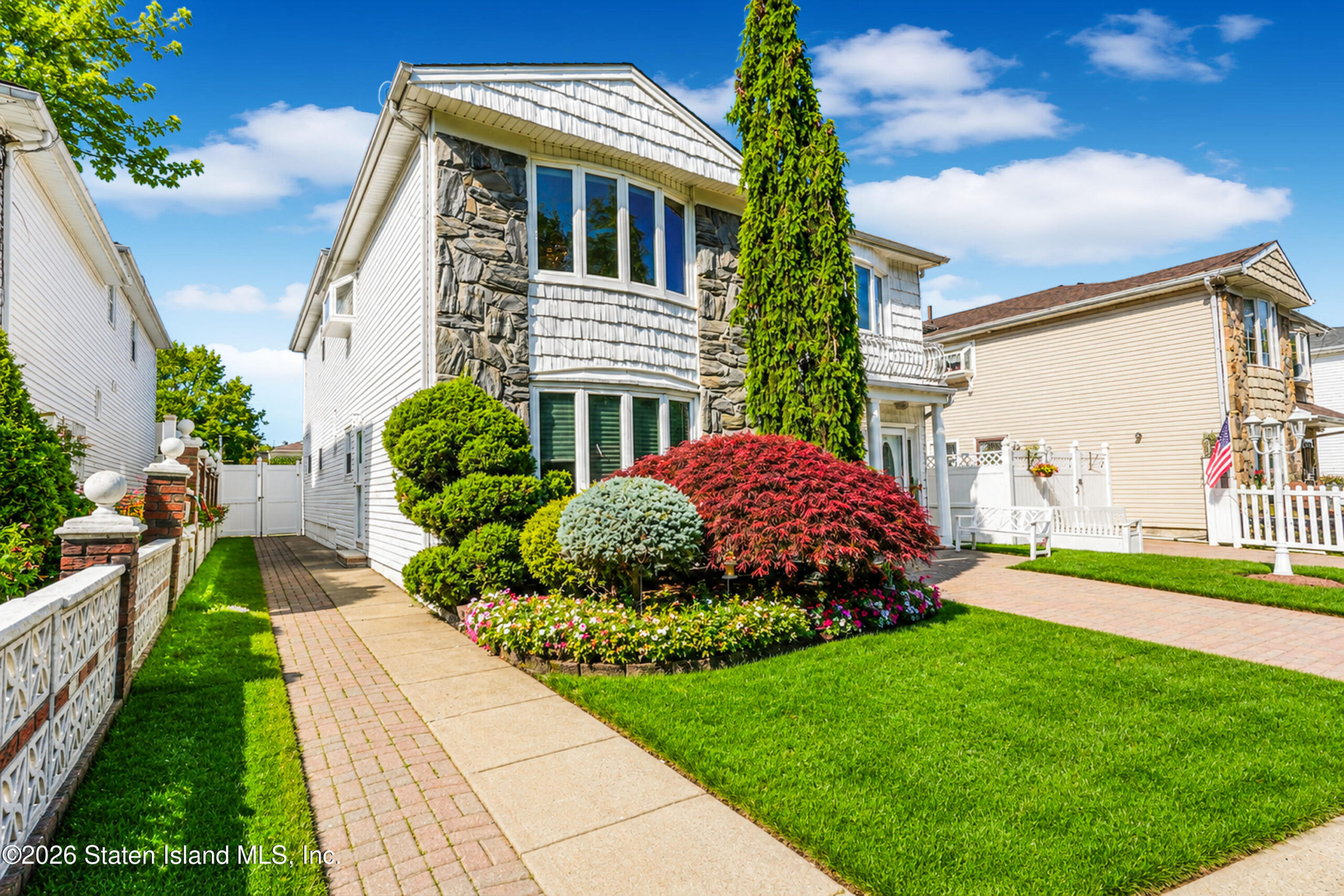 102 Saxon Avenue Image 3