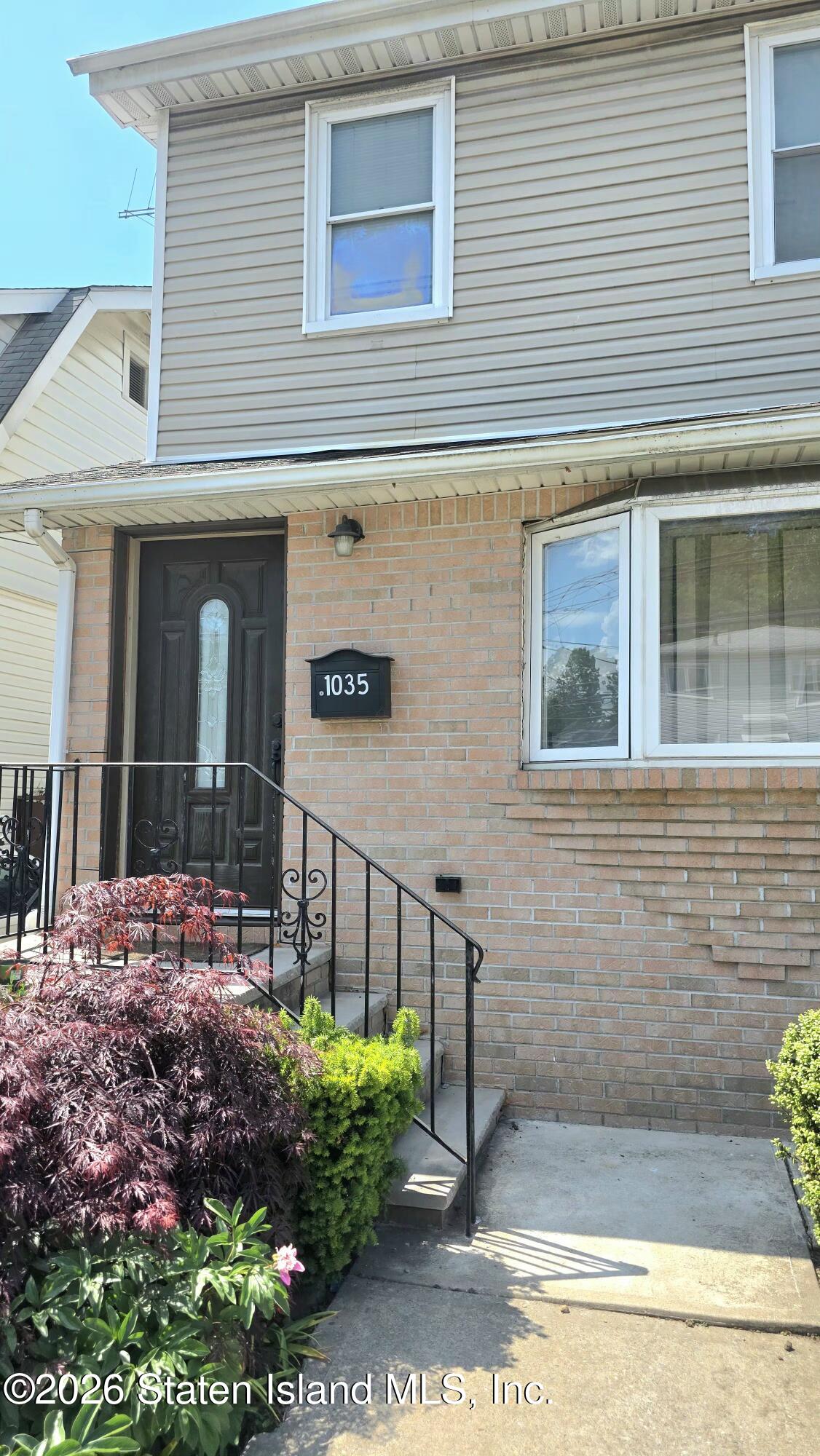 1035 Victory Boulevard Image 3