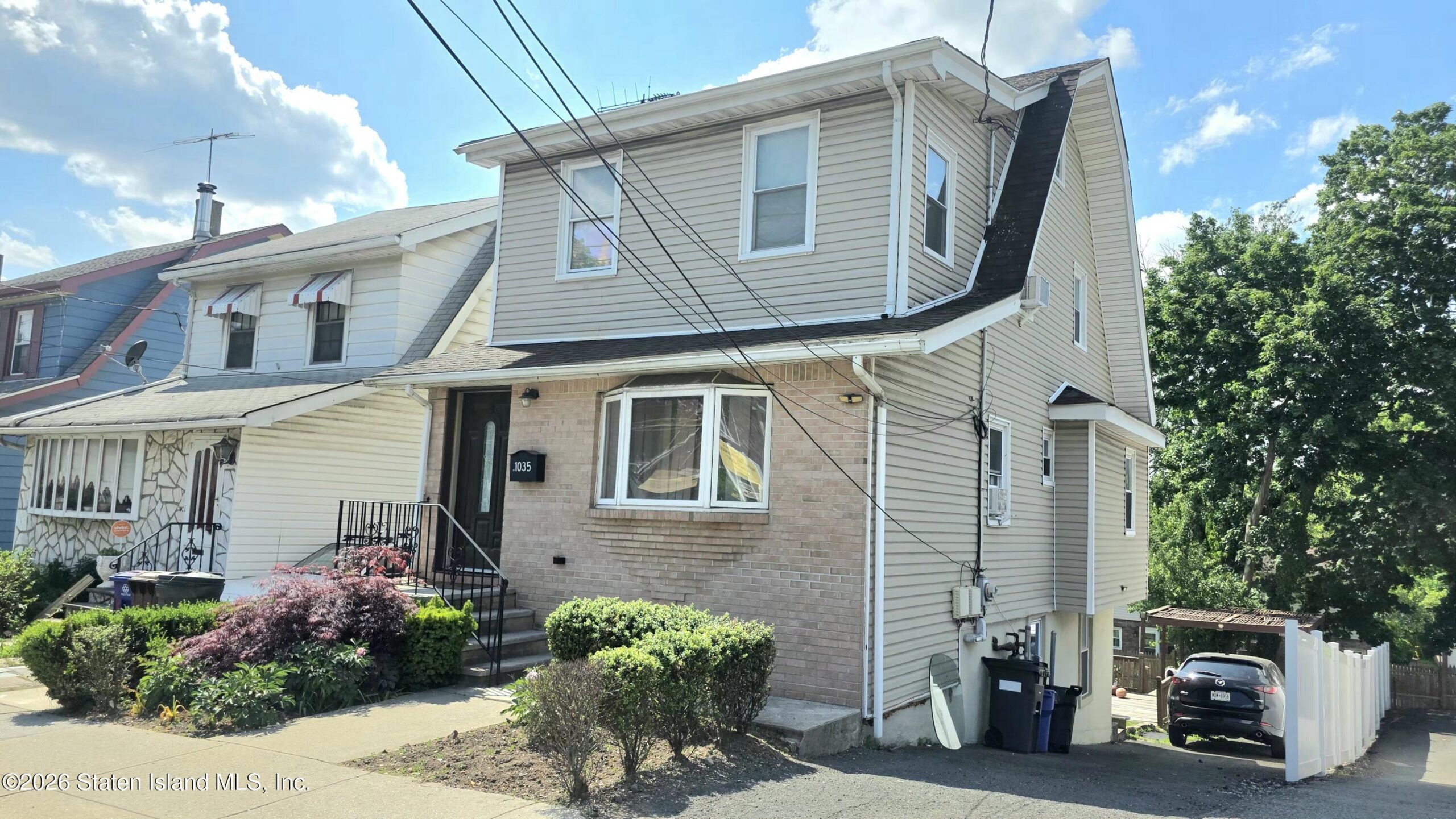 1035 Victory Boulevard Image 5