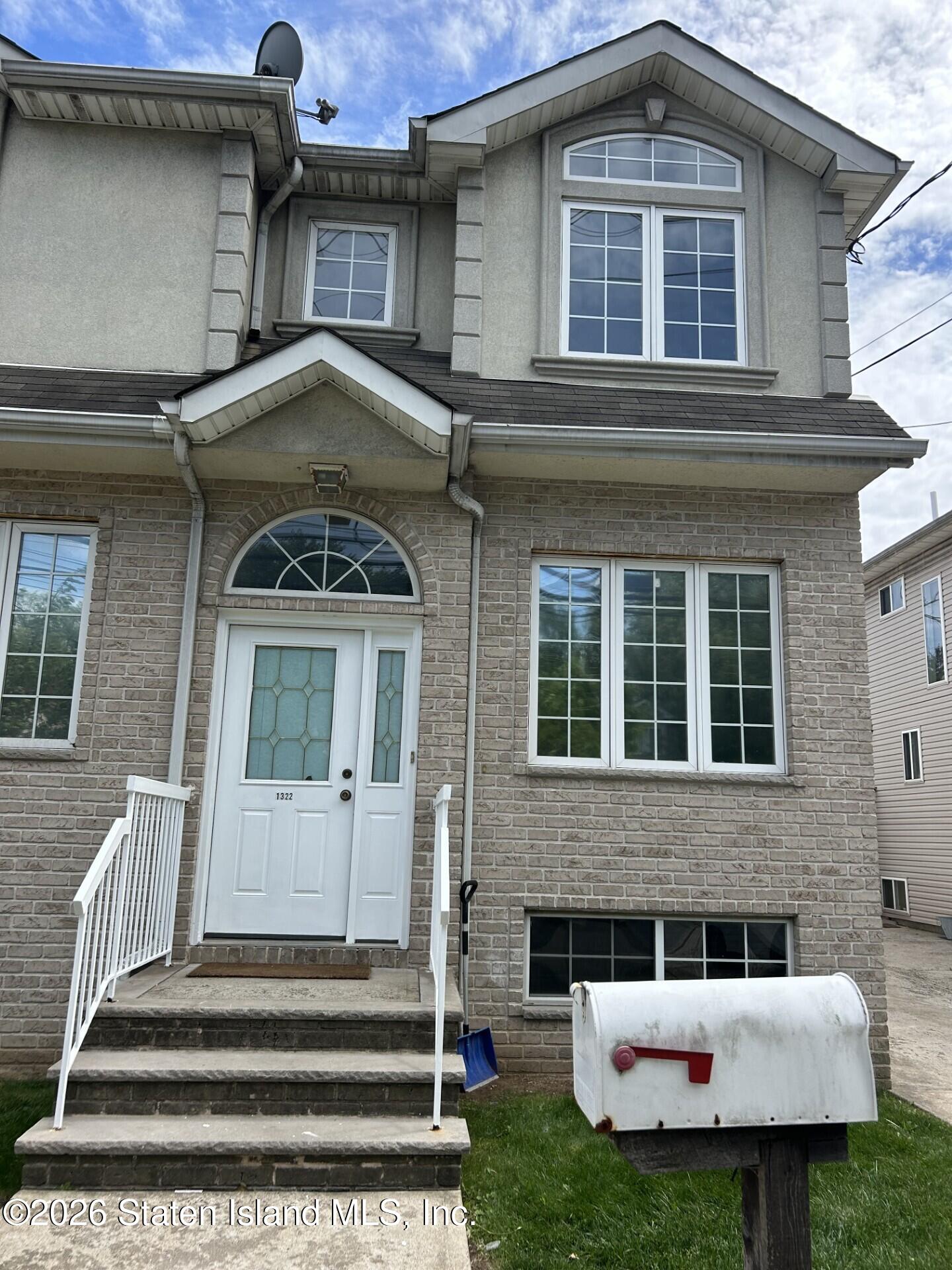 1322 Rockland Avenue Image 2