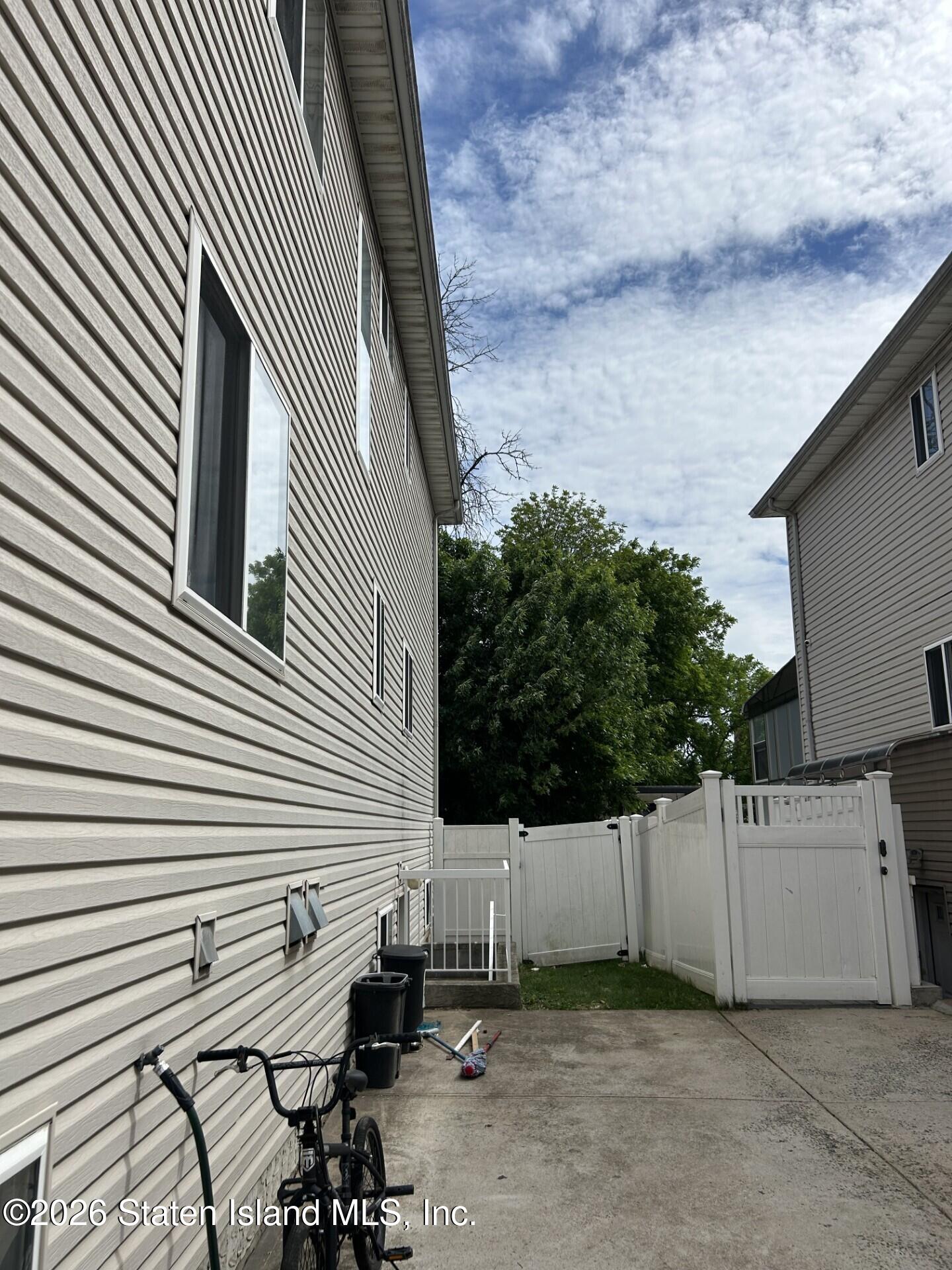 1322 Rockland Avenue Image 3