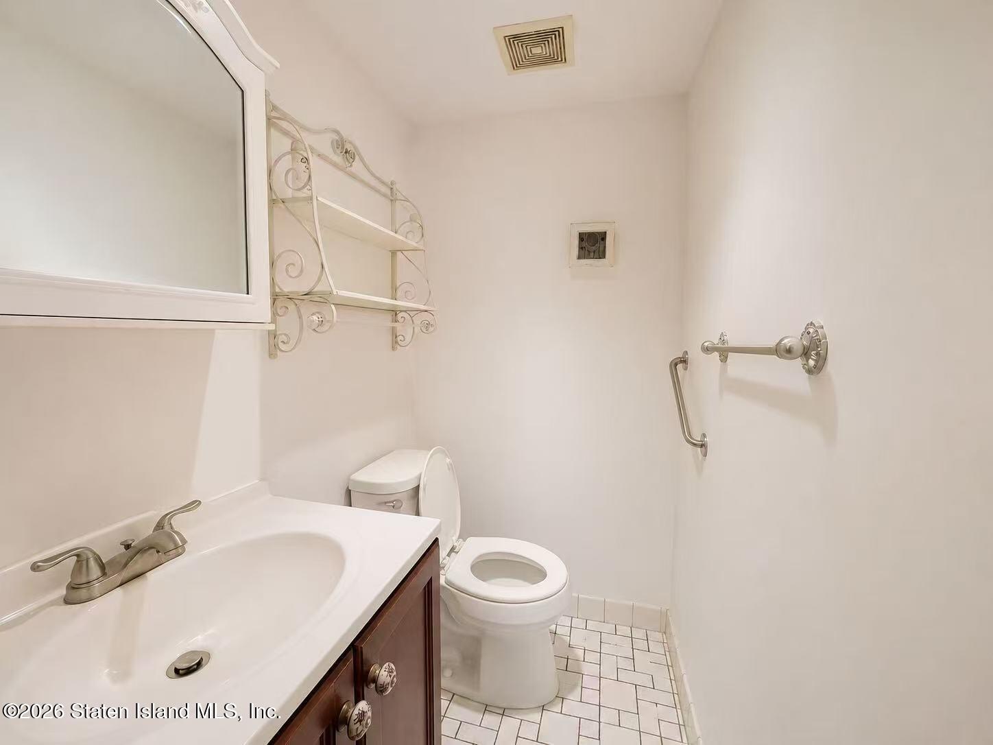 196 Rolling Hill Green, Staten Island, NY, 10312 image 11