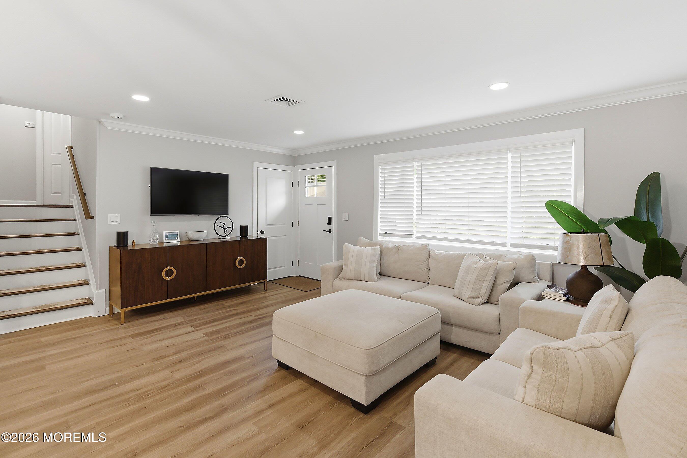 1114 Interlaken Avenue Image 1