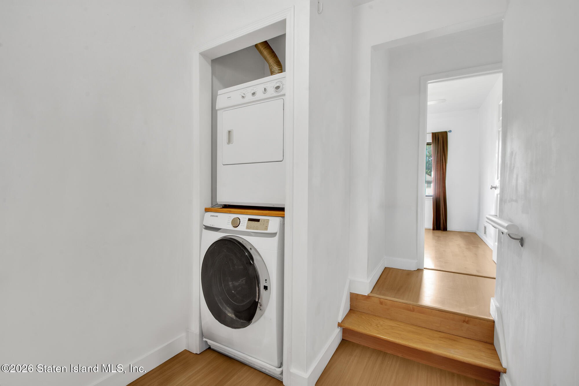 52 Fox Hunt Court, Staten Island, NY, 10301 image 12