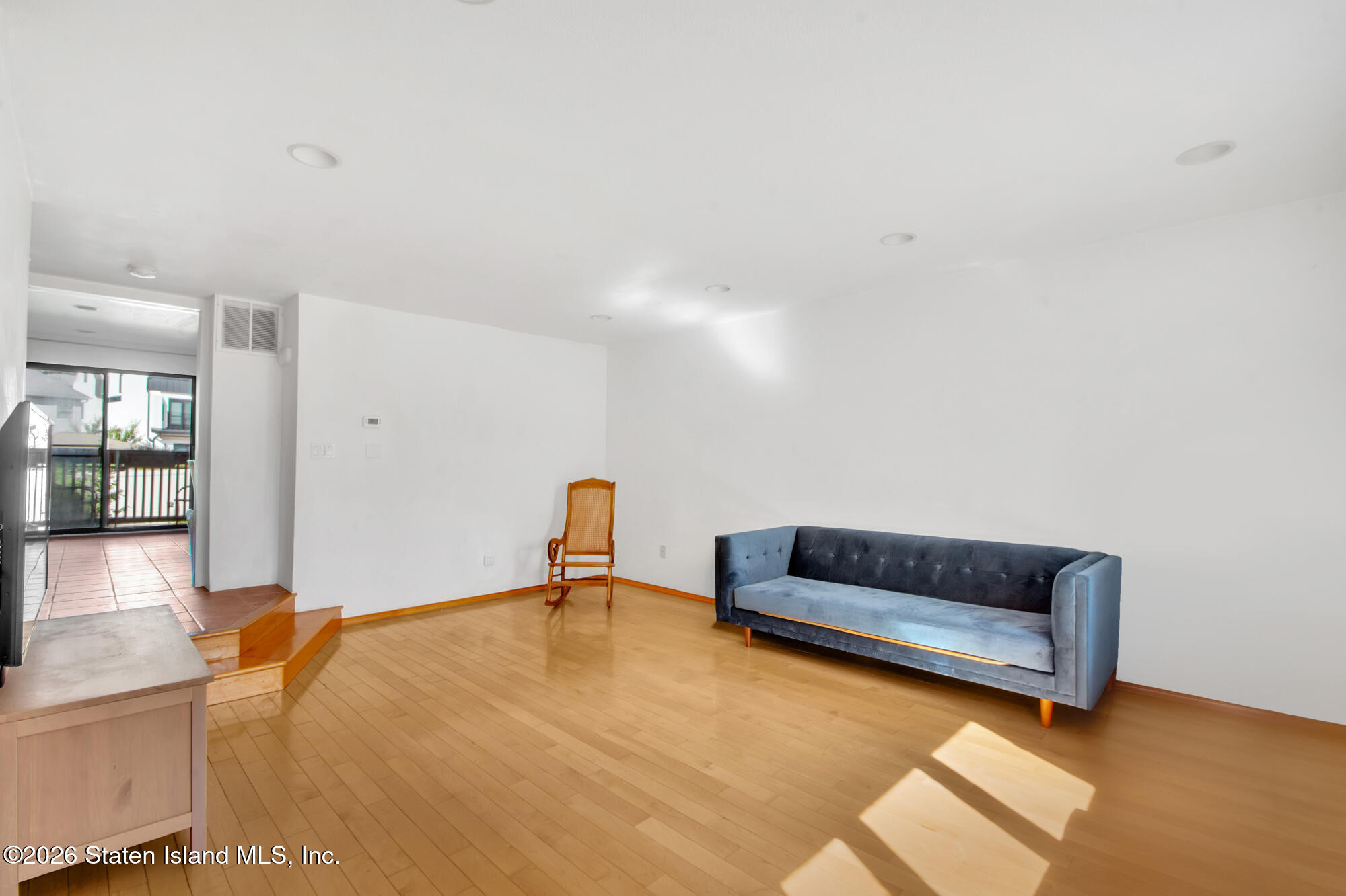 52 Fox Hunt Court, Staten Island, NY, 10301 image 6
