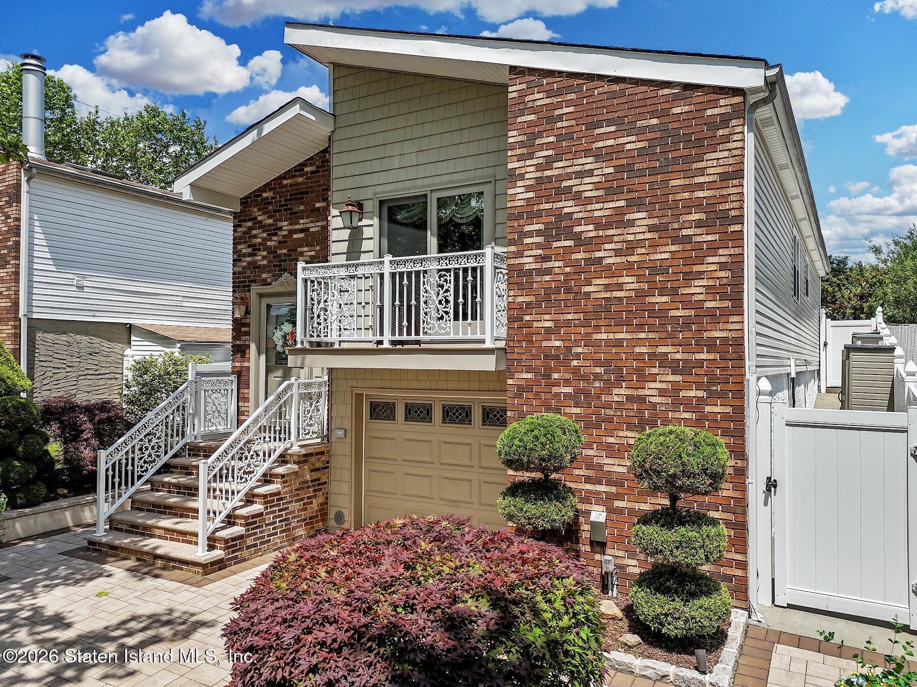 71 Dorval Avenue Image 1