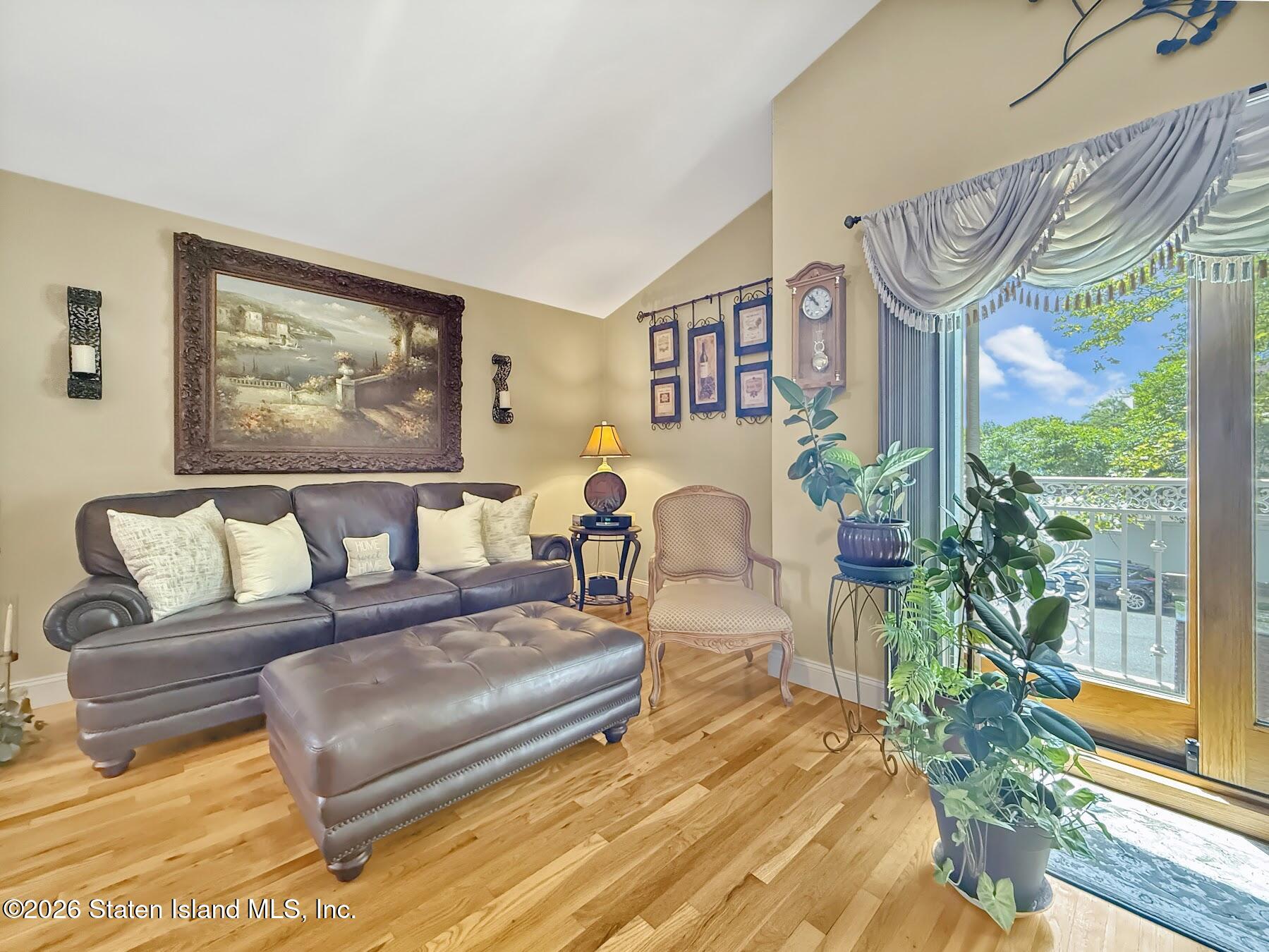 71 Dorval Avenue Image 4
