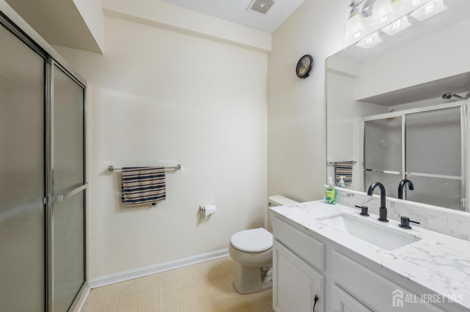 10 Julie Court, Franklin, NJ, 08873 image 42