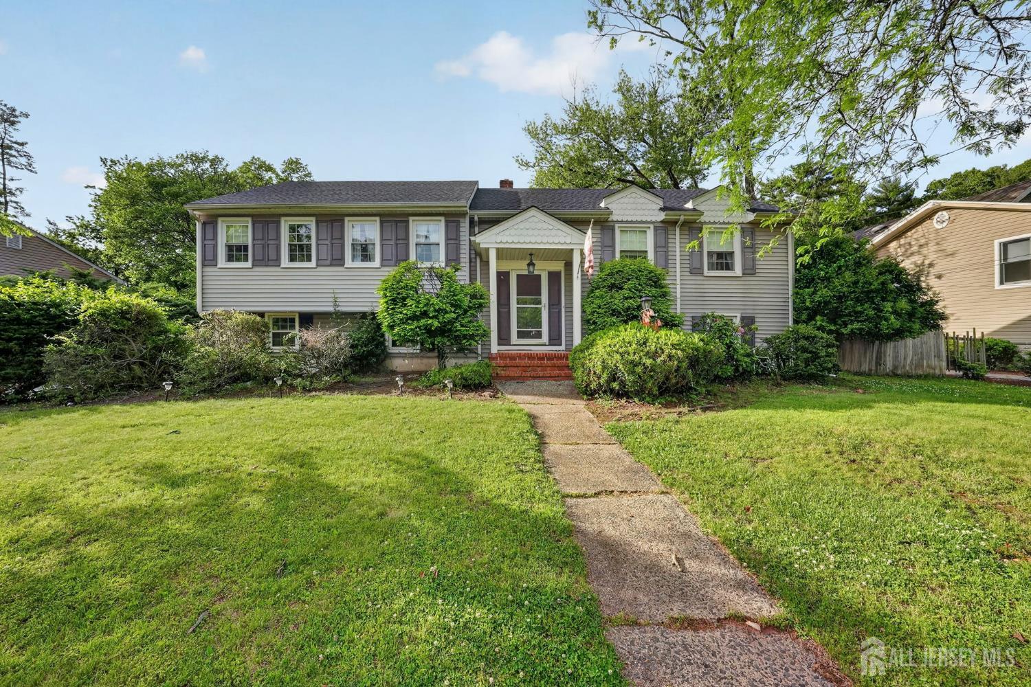 10 Remington Drive Image 1