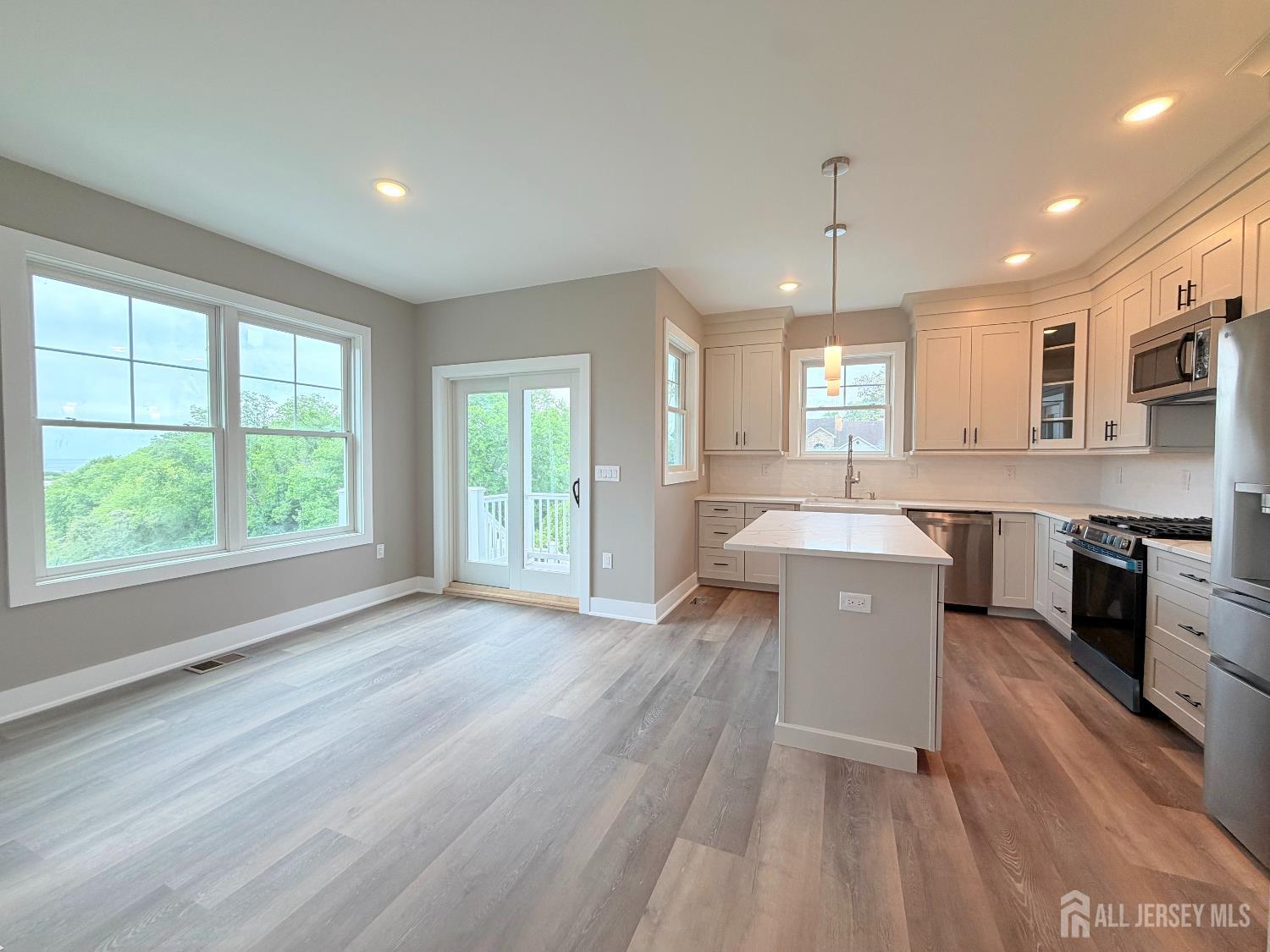 367 Ferris Street Image 4