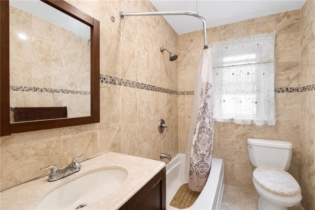 18 Lloyd Court, Brooklyn, New York, 11223 image 12