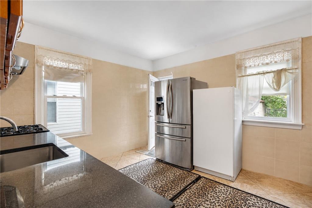 18 Lloyd Court, Brooklyn, New York, 11223 image 15