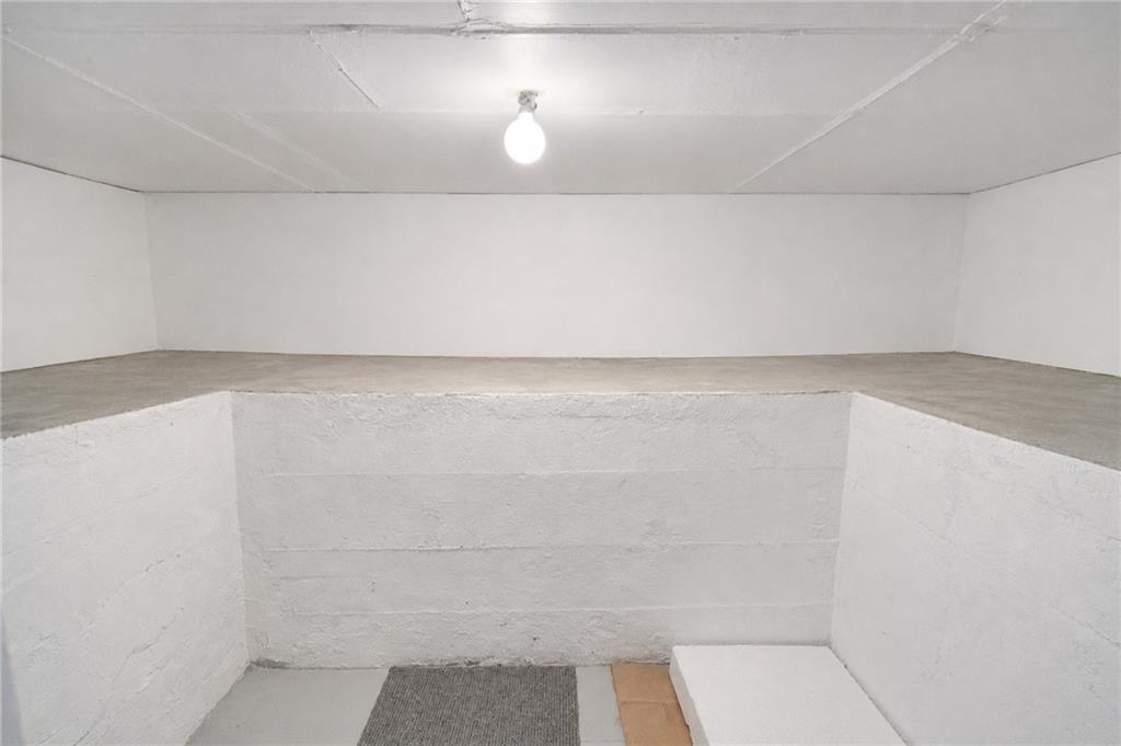 18 Lloyd Court, Brooklyn, New York, 11223 image 17