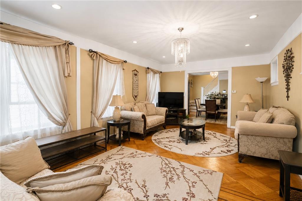 18 Lloyd Court Image 4