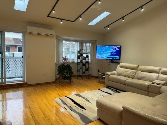 26 Cove Lane 11C Image 4