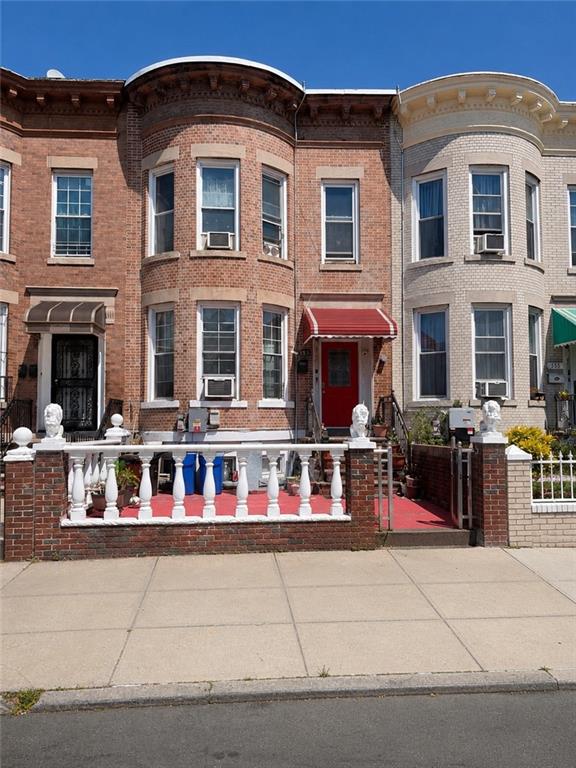 353 East 35th Street Image 1