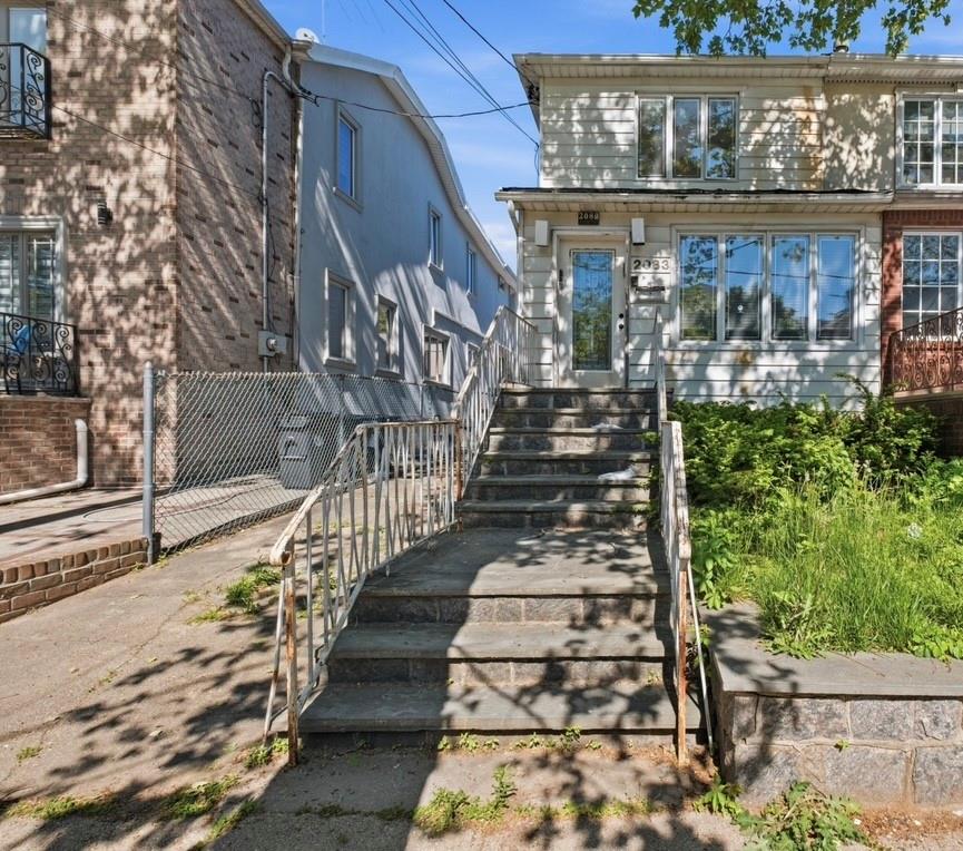 2083 East 1st Street Image 1