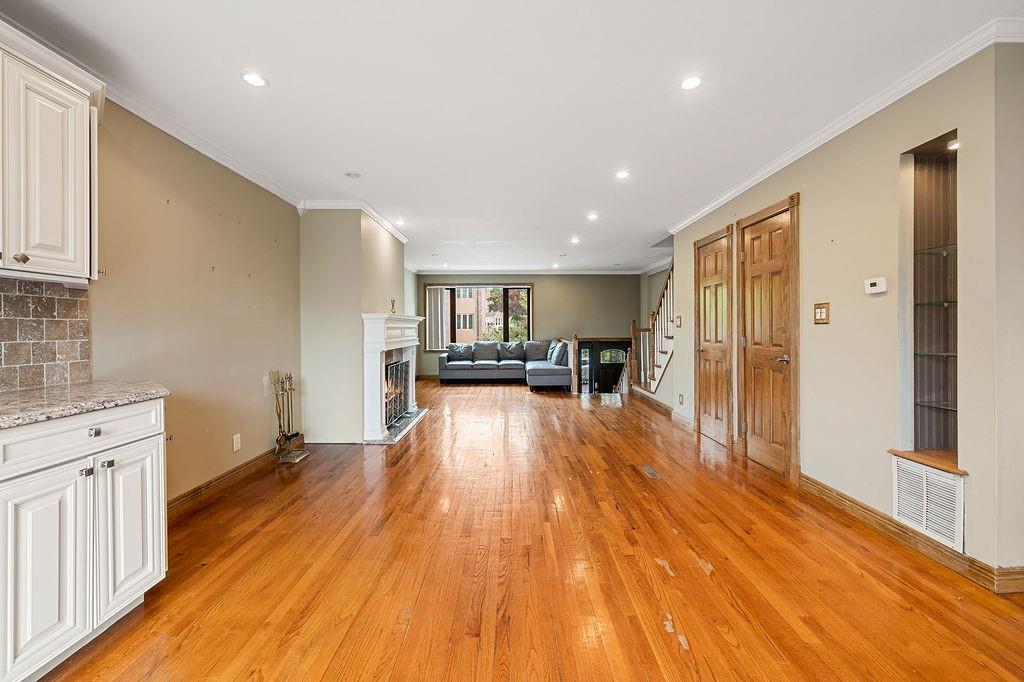340 Hillbrook Drive 340, Staten  Island, New York, 10305 image 9