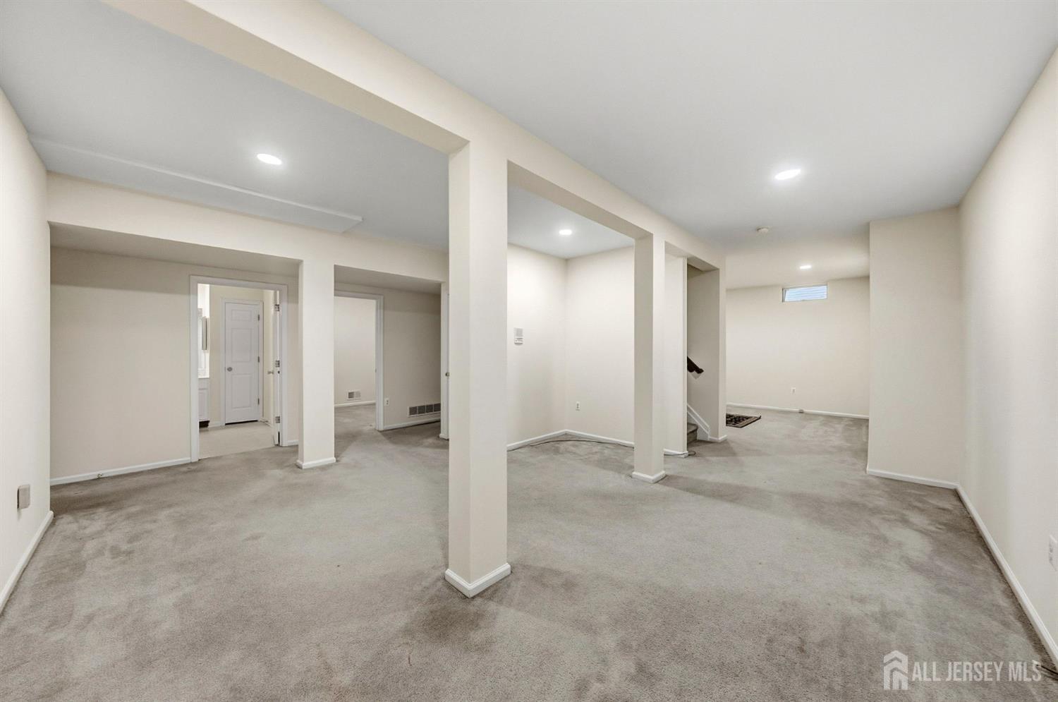 10 Julie Court, Franklin, NJ, 08873 image 40
