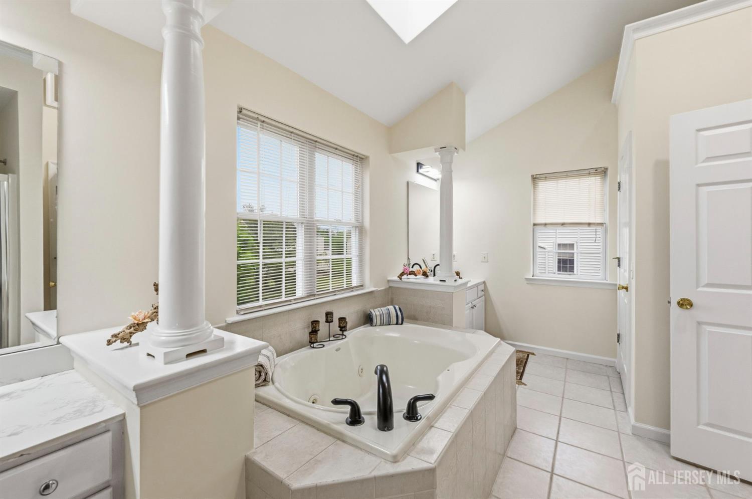 10 Julie Court, Franklin, NJ, 08873 image 32