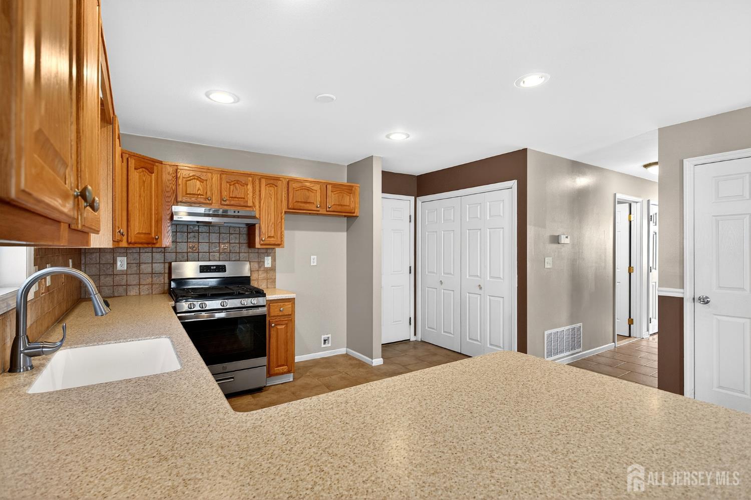 977 Cox Road, North Brunswick, NJ, 08902 image 19