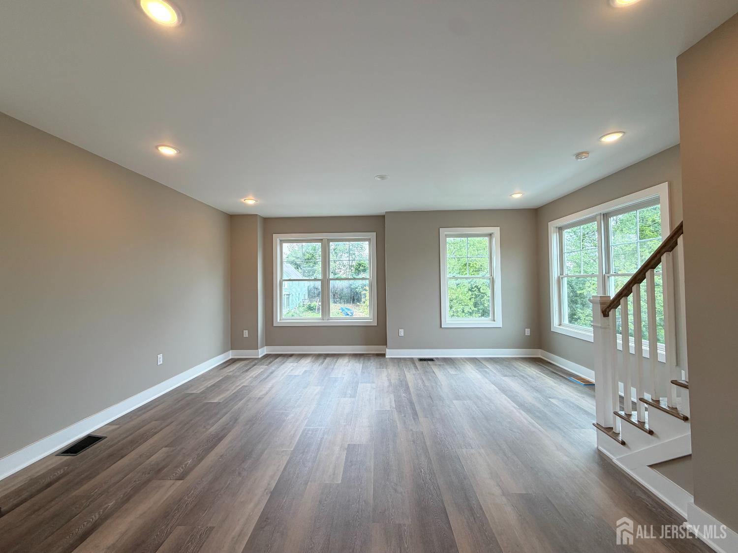 367 Ferris Street Image 5