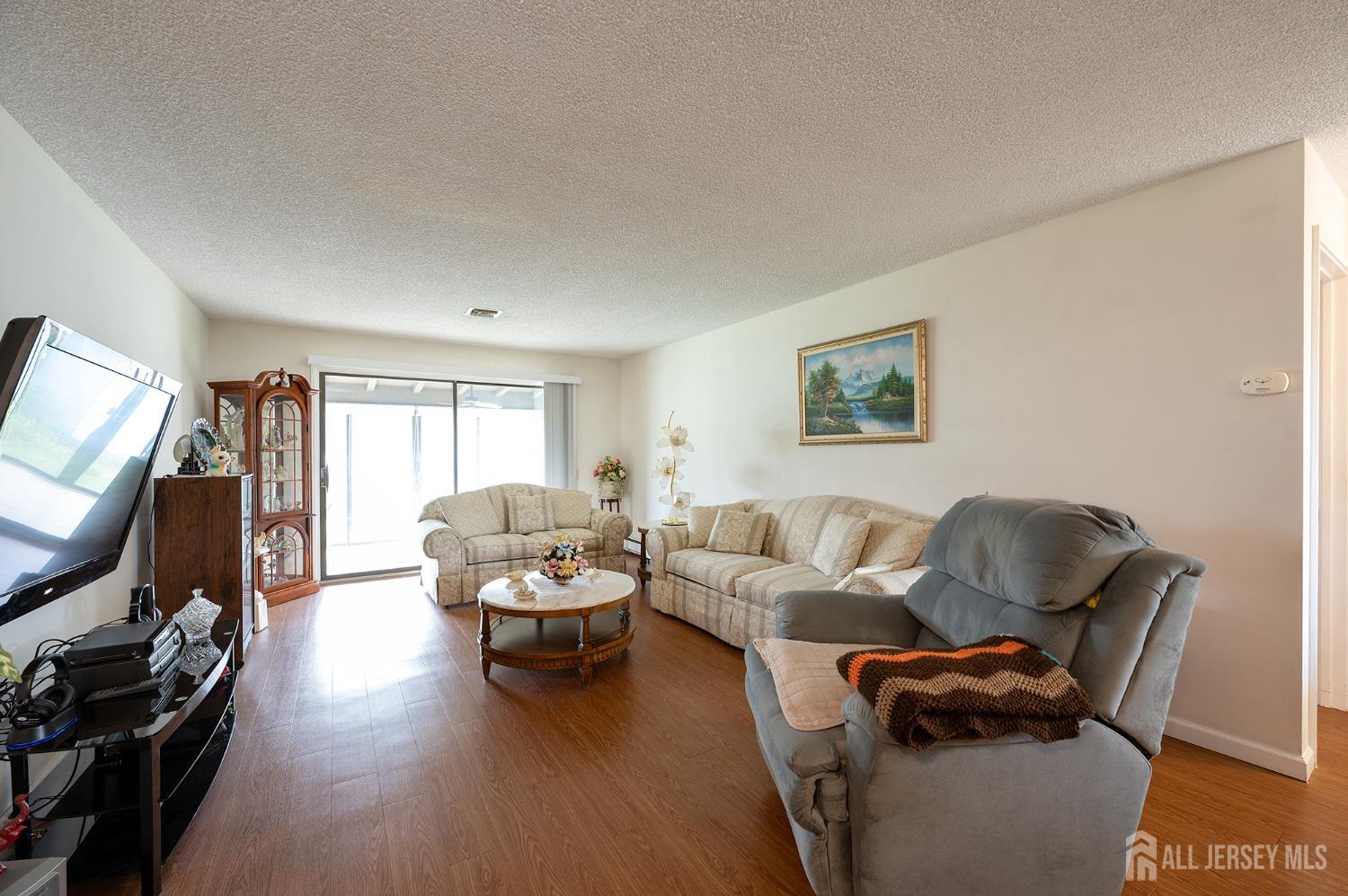 30-C Larch Plaza Image 5