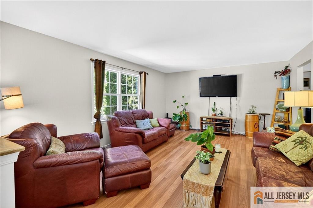 28 Glynn Court, NJ, 08859 image 19