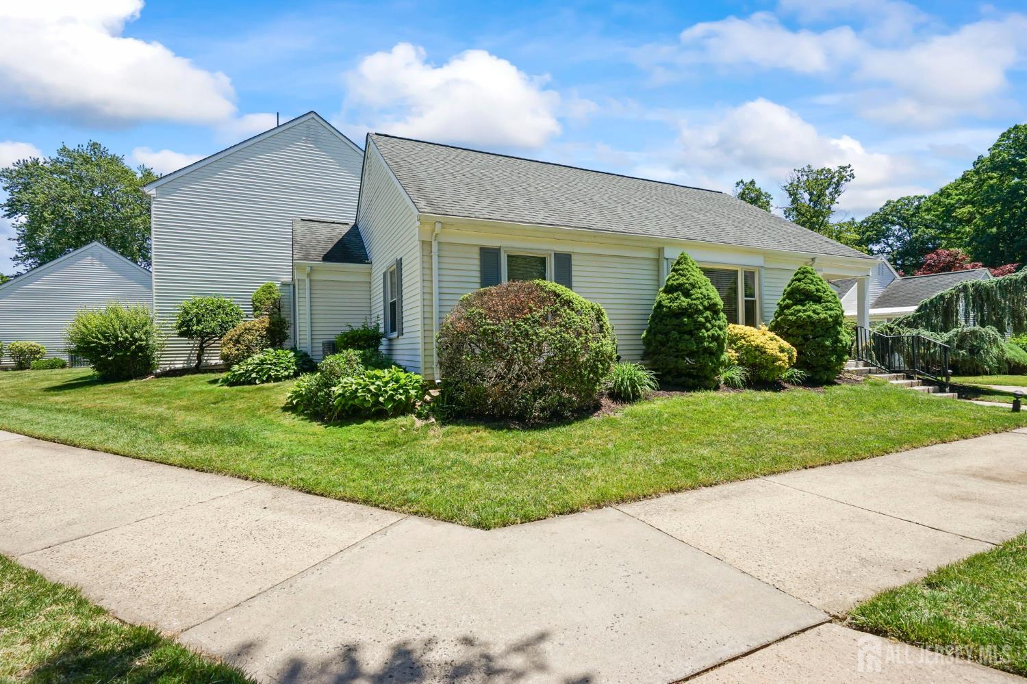312 sharon Way C Image 1