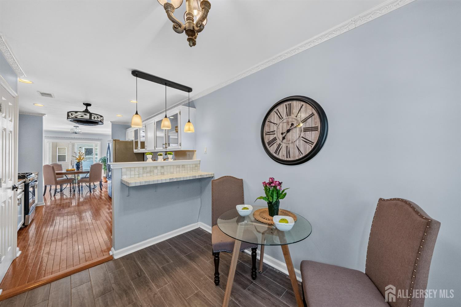 303 Cobblestone Court Image 4