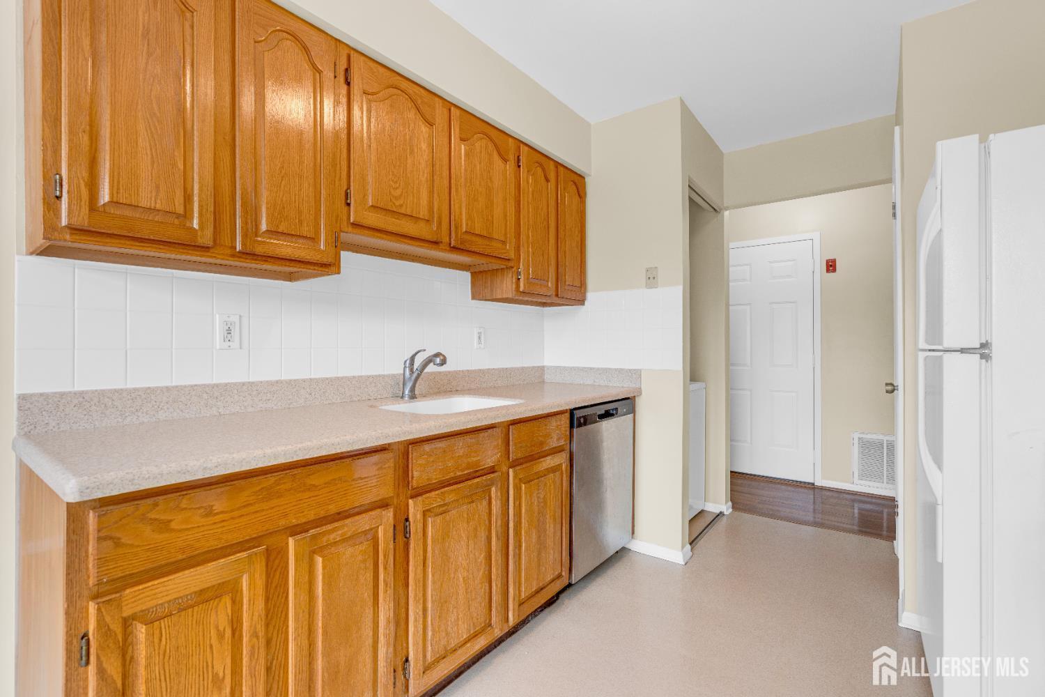 101 Beverly Hill Terrace, Middlesex, NJ, 07095 image 12