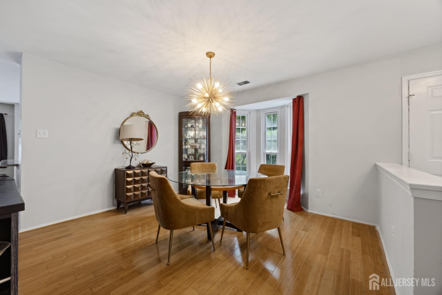 301 Pheasant Run Image 4
