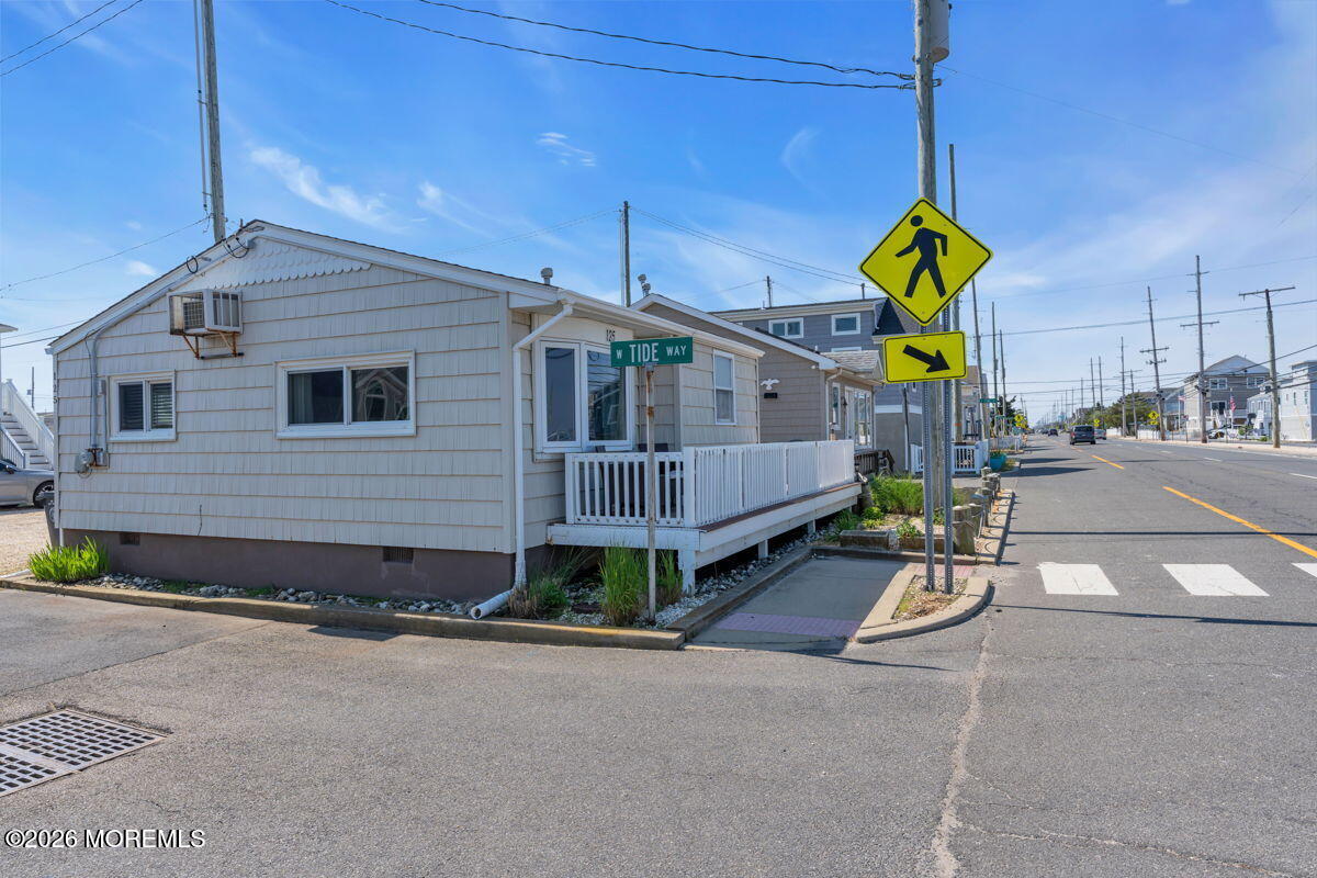 125 W Tide Way Image 3