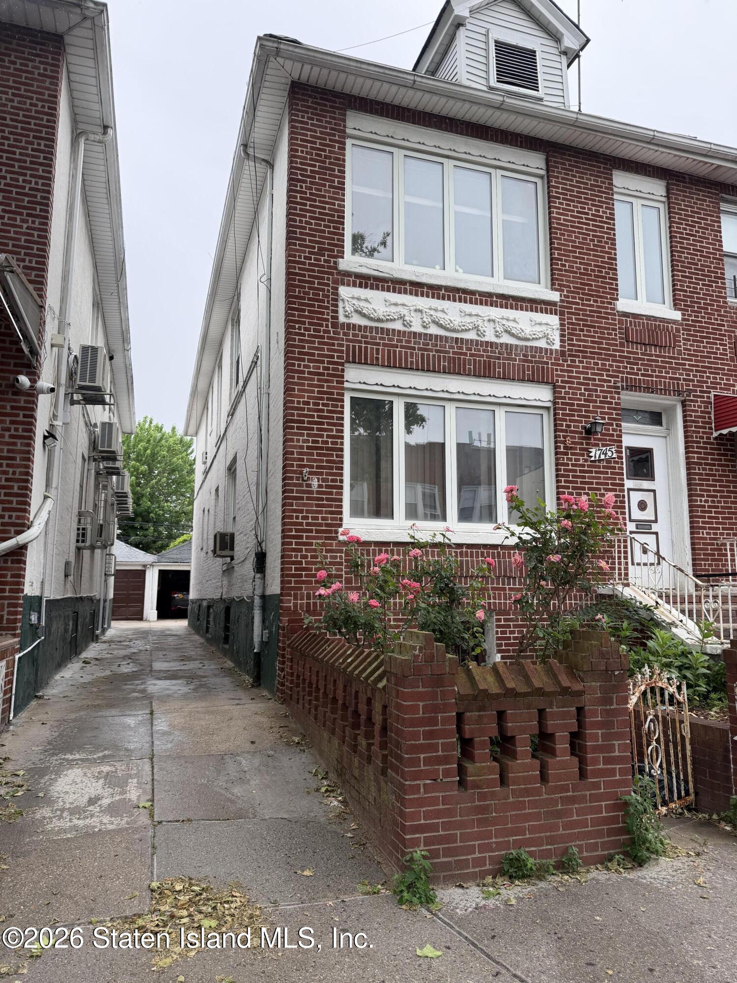 1745 66 Street Image 3