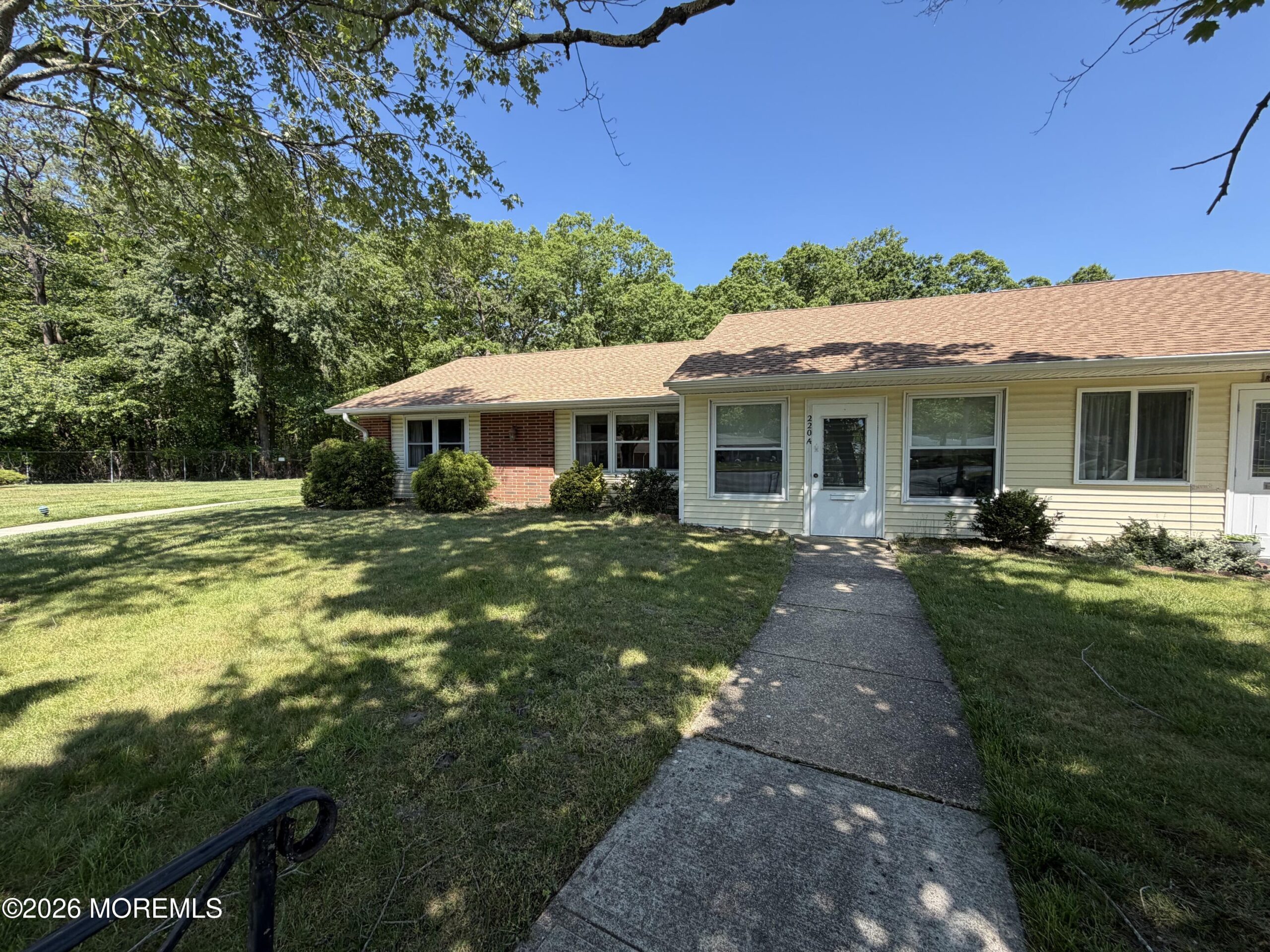 220A Buckingham Court Image 2