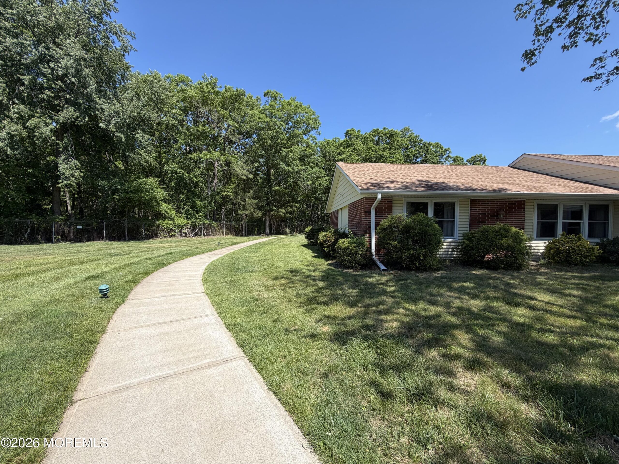 220A Buckingham Court Image 4
