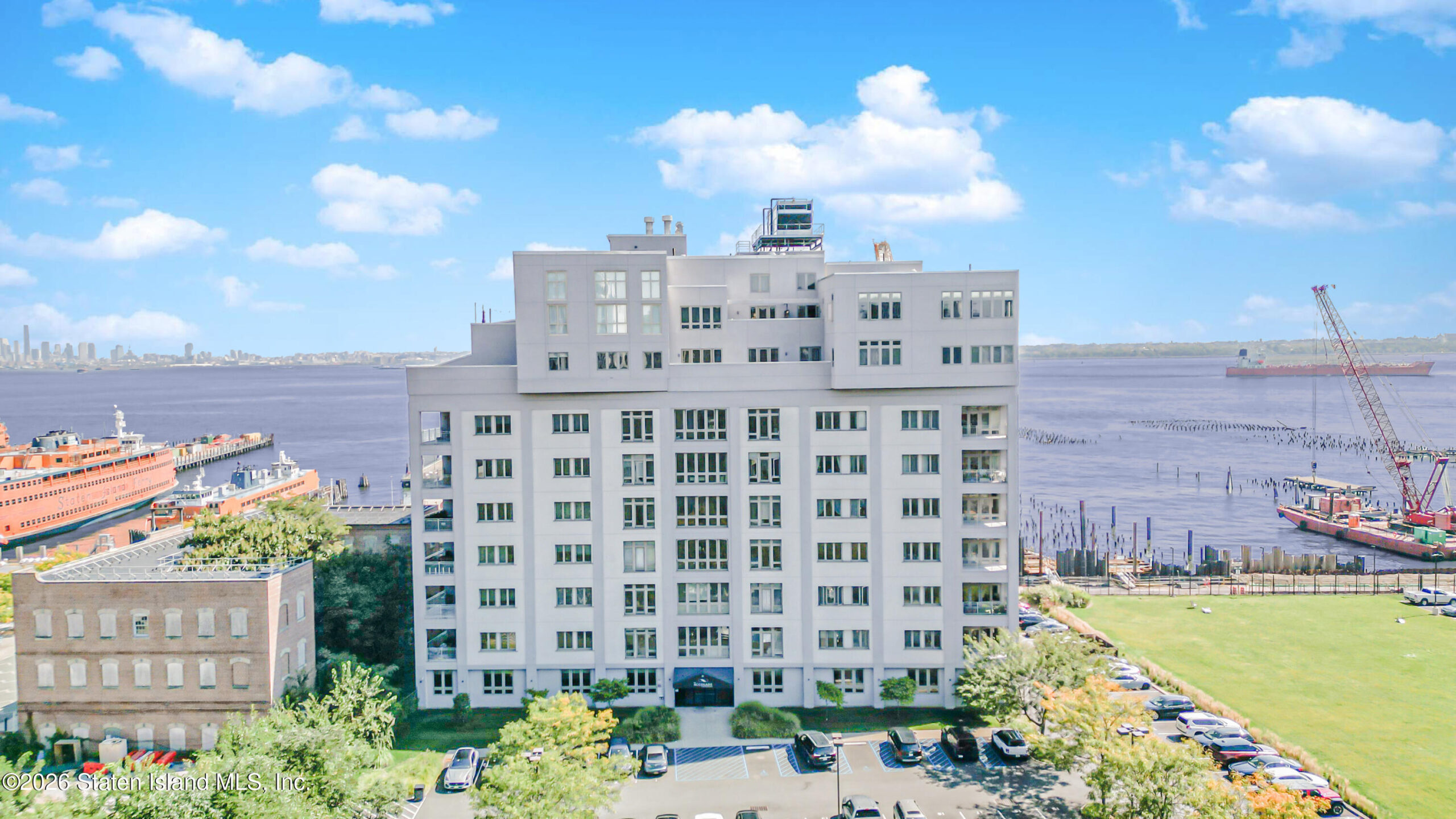 90 Bay Street Landing 9f Image 1