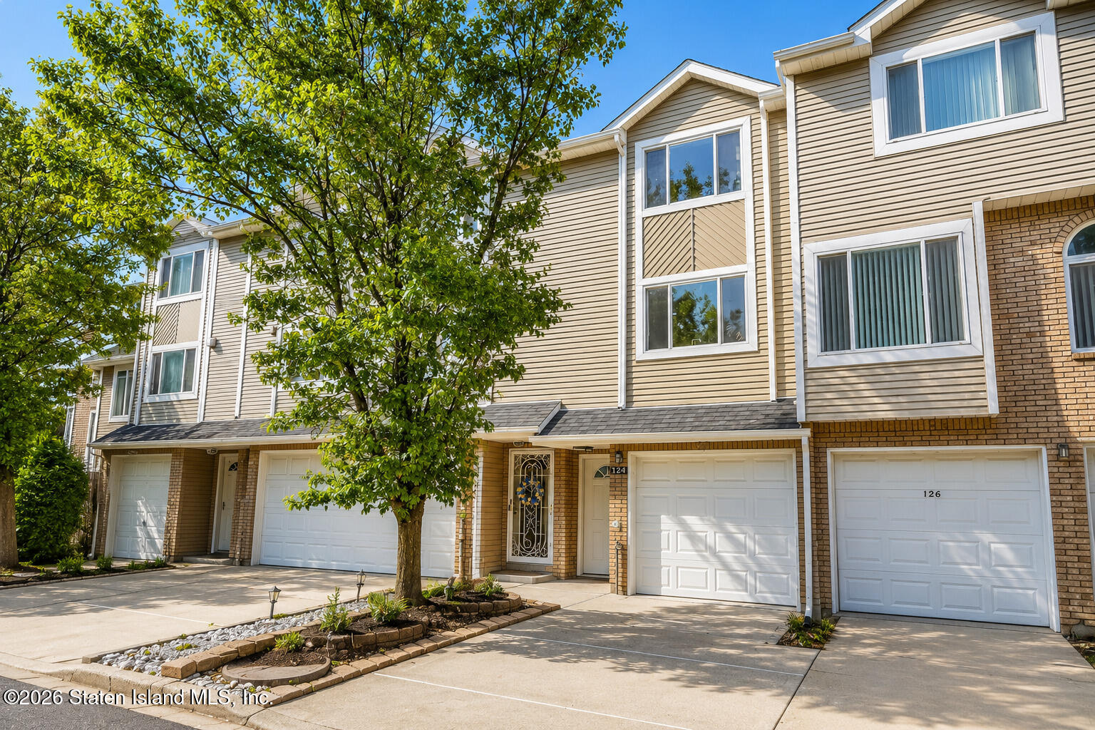124 Pembrook Loop, Staten Island, NY, 10309