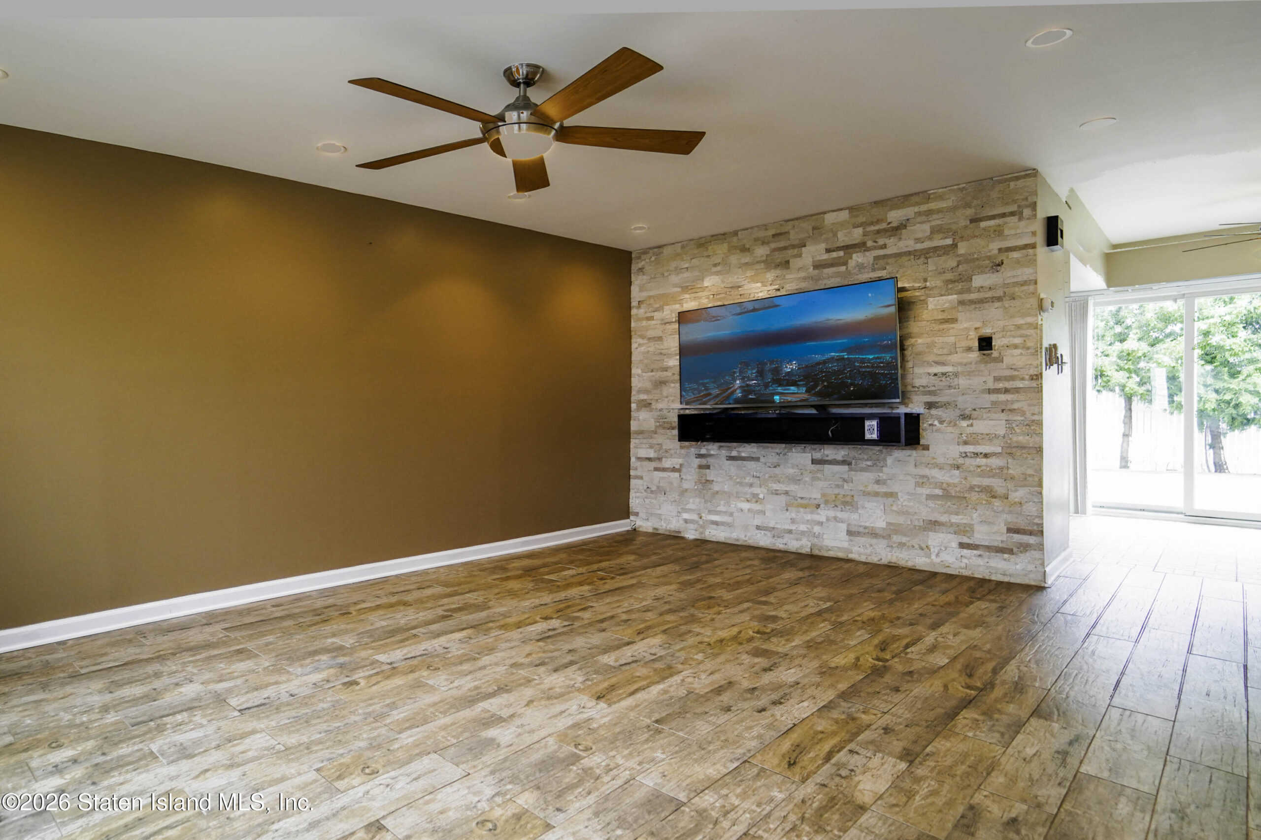 234 Hampton Green Image 5