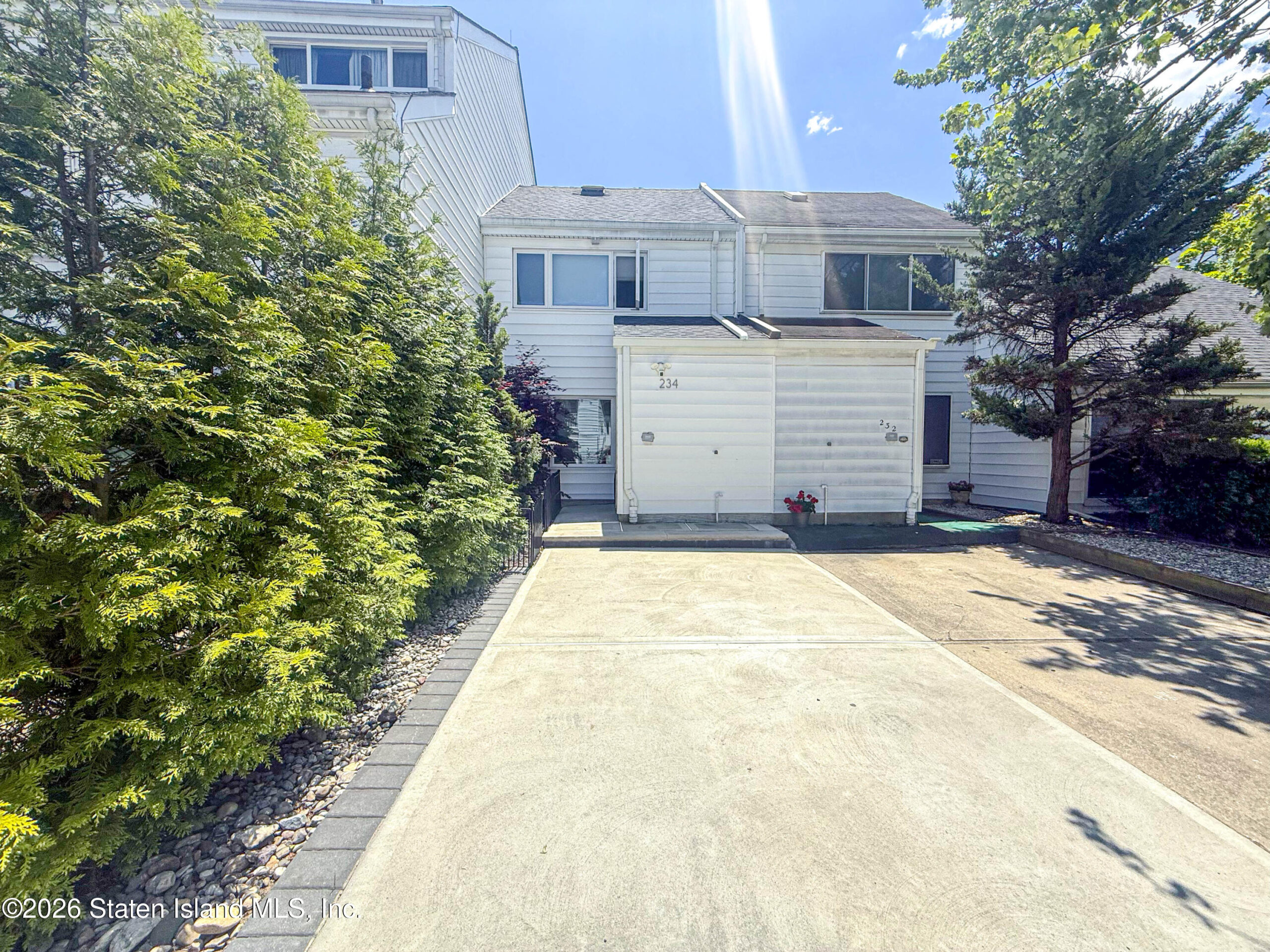234 Hampton Green Image 2