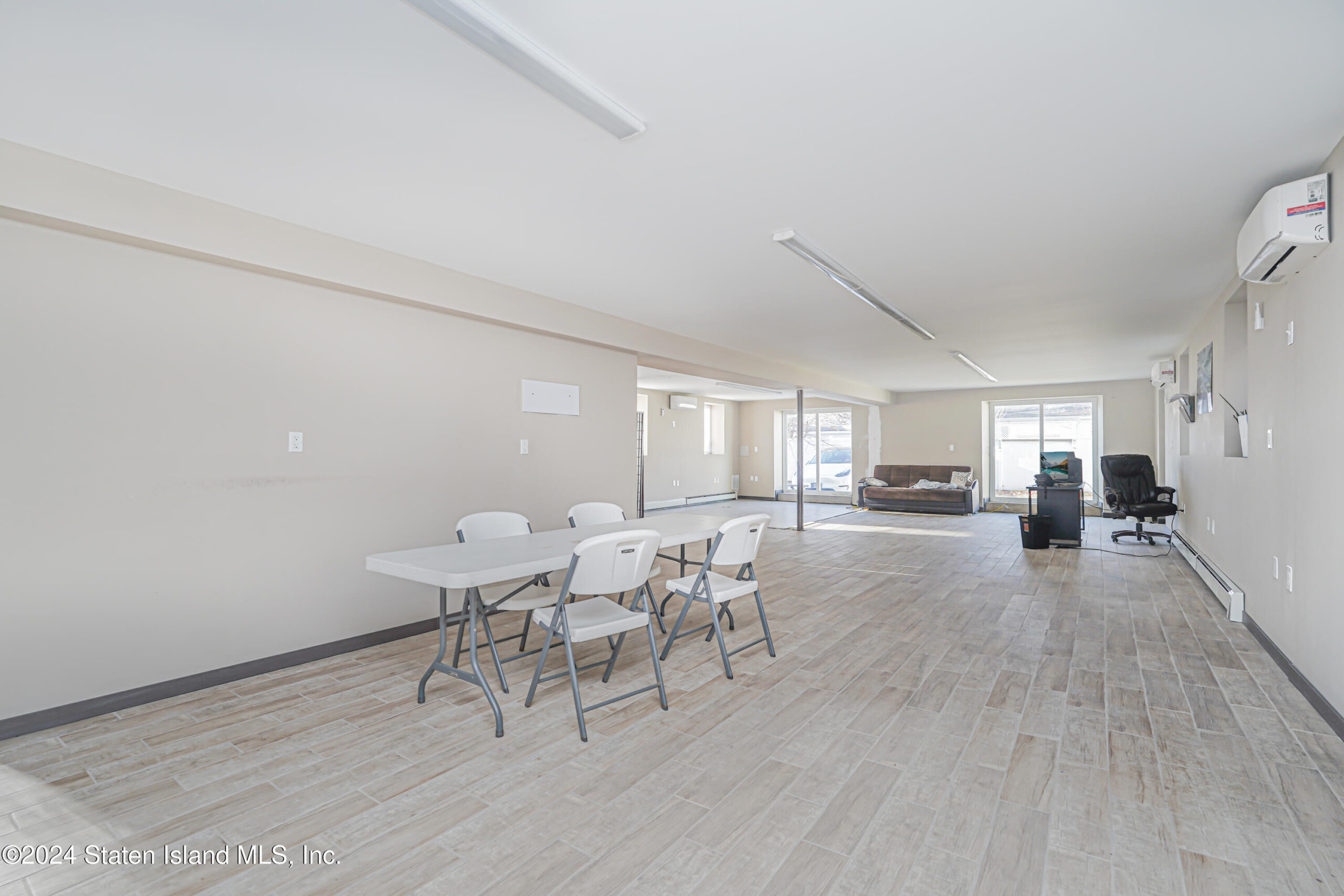 2981 Hylan Boulevard Image 5