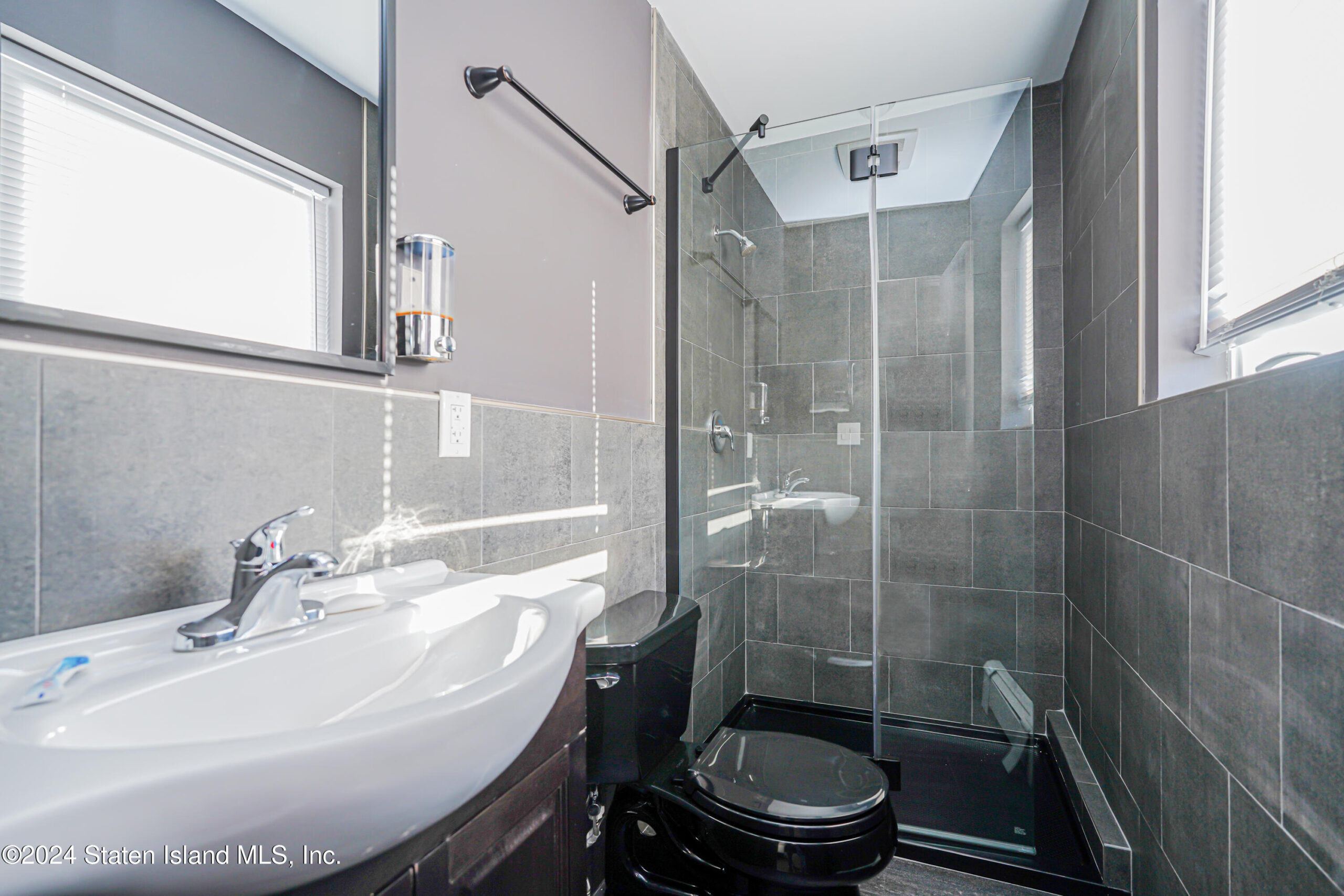 2981 Hylan Boulevard, Staten Island, NY, 10306 image 14