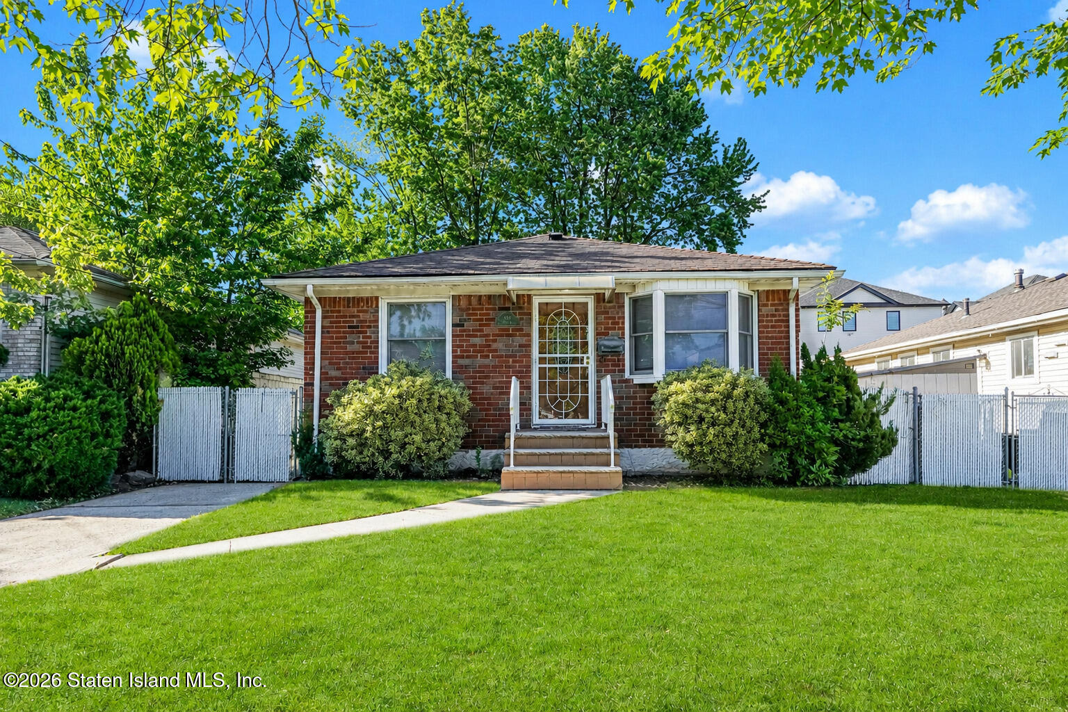 826 Lamont Avenue Image 1