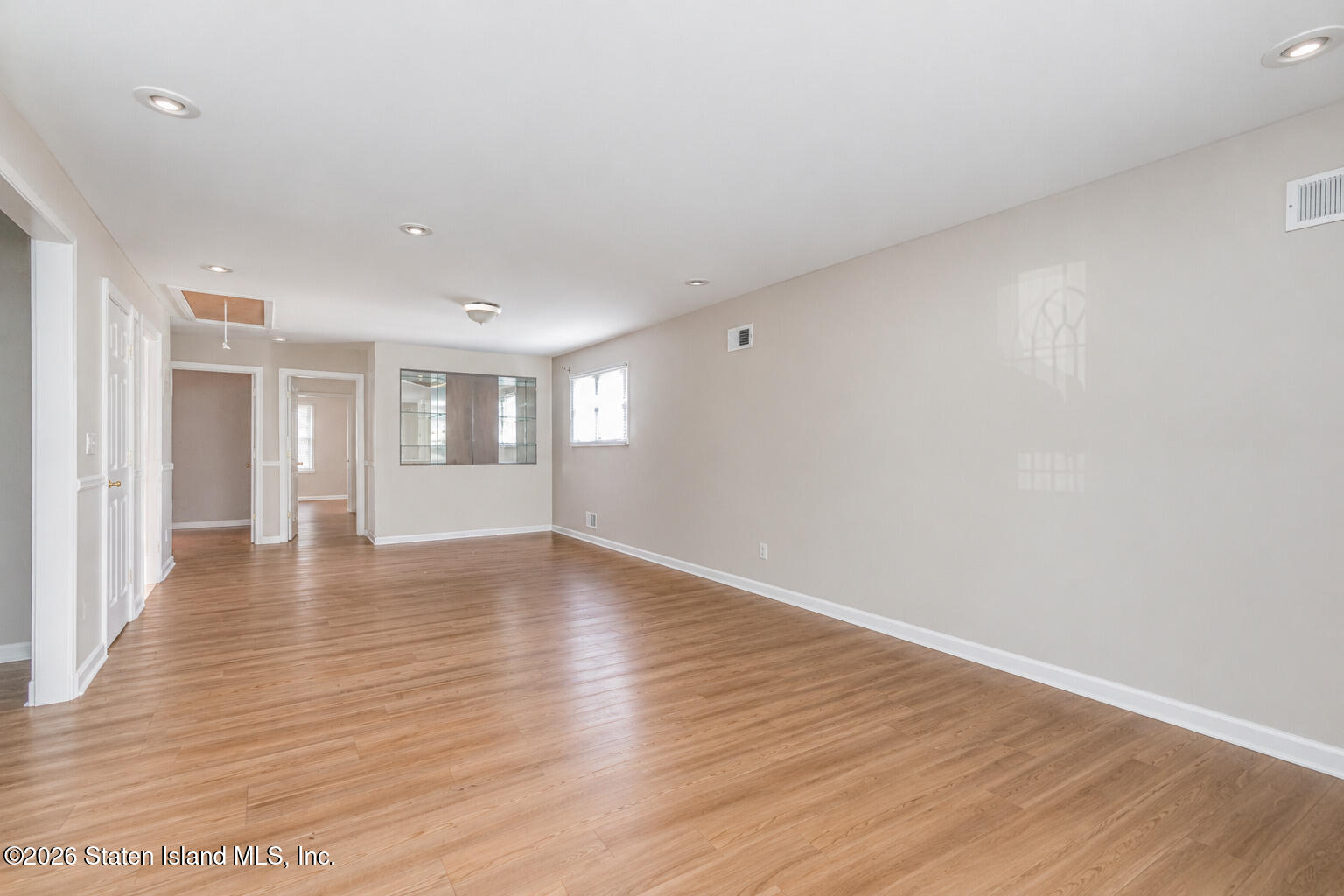 826 Lamont Avenue Image 4